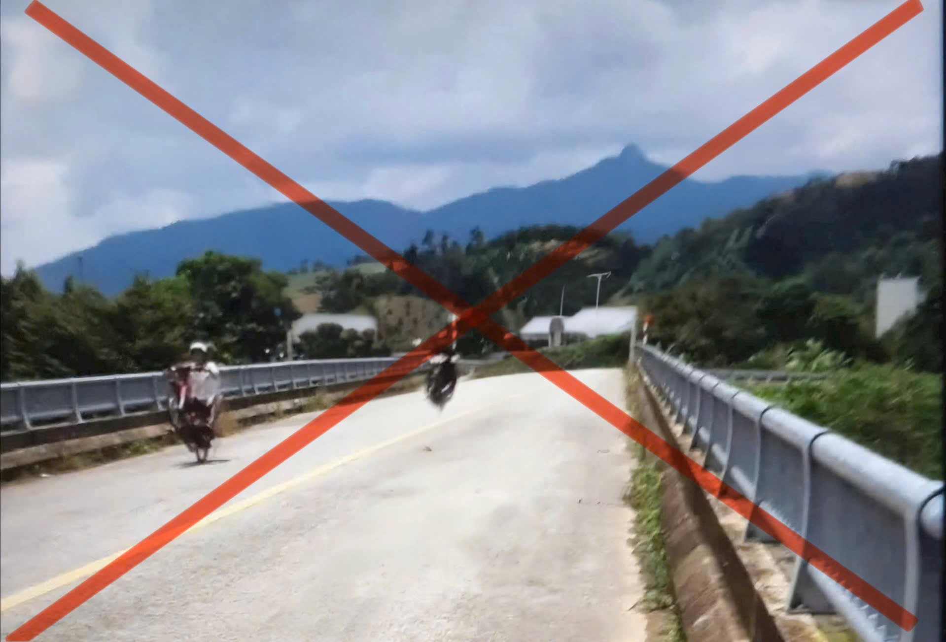 Thiếu niên bị triệu tập vì đăng video vi phạm luật giao thông lên mạng xã hội- Ảnh 2.