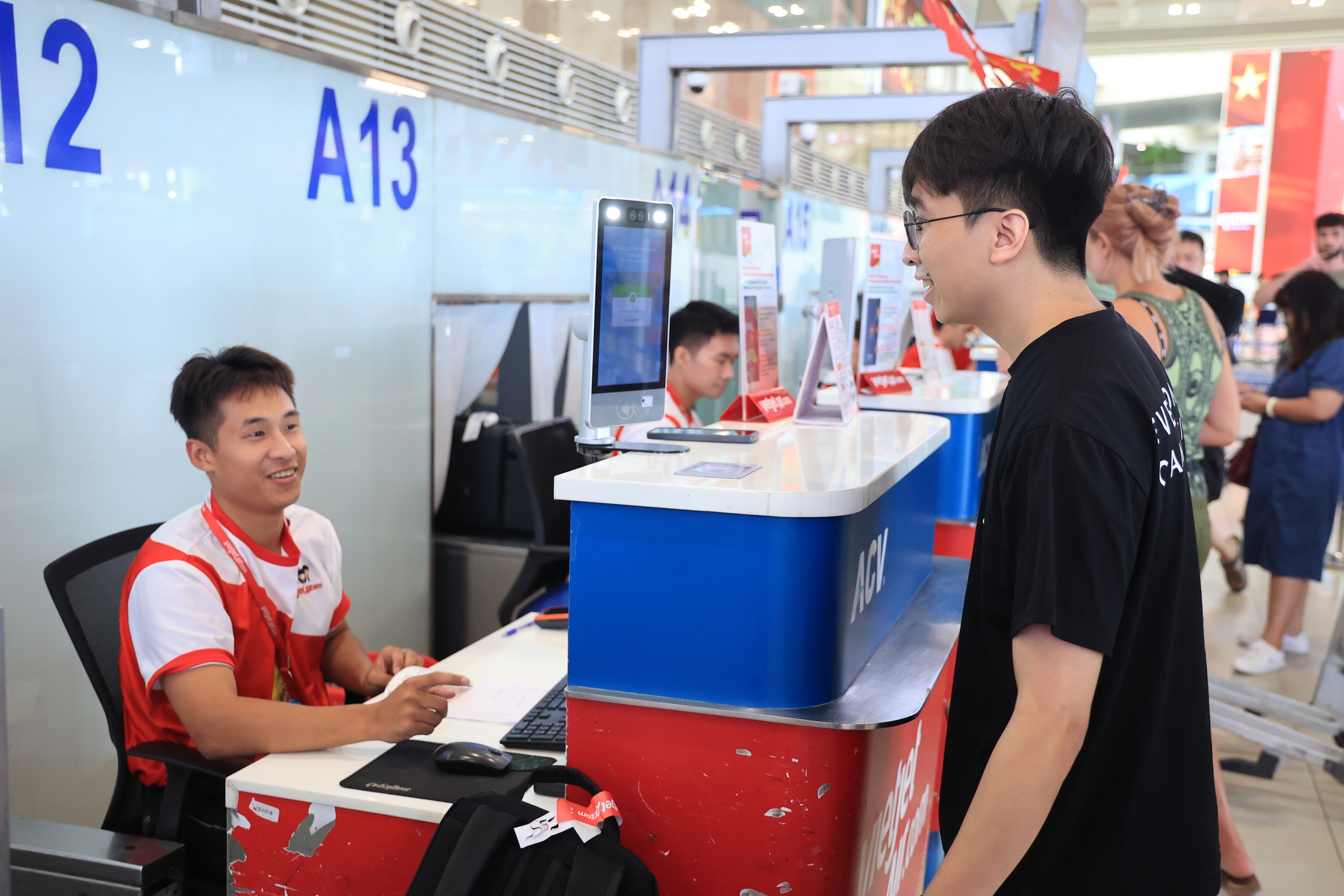 Sinh trắc học giúp rút ngắn thủ tục hàng không, hành khách chỉ cần quét khuôn mặt- Ảnh 1.