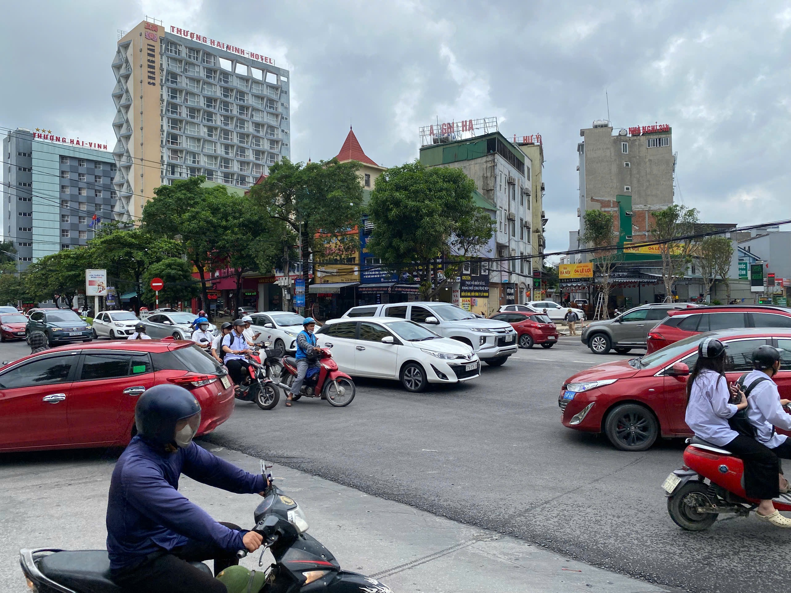 Nghệ An: Ngã tư kẹt xe nhất thành Vinh bao giờ hết tắc?- Ảnh 3.