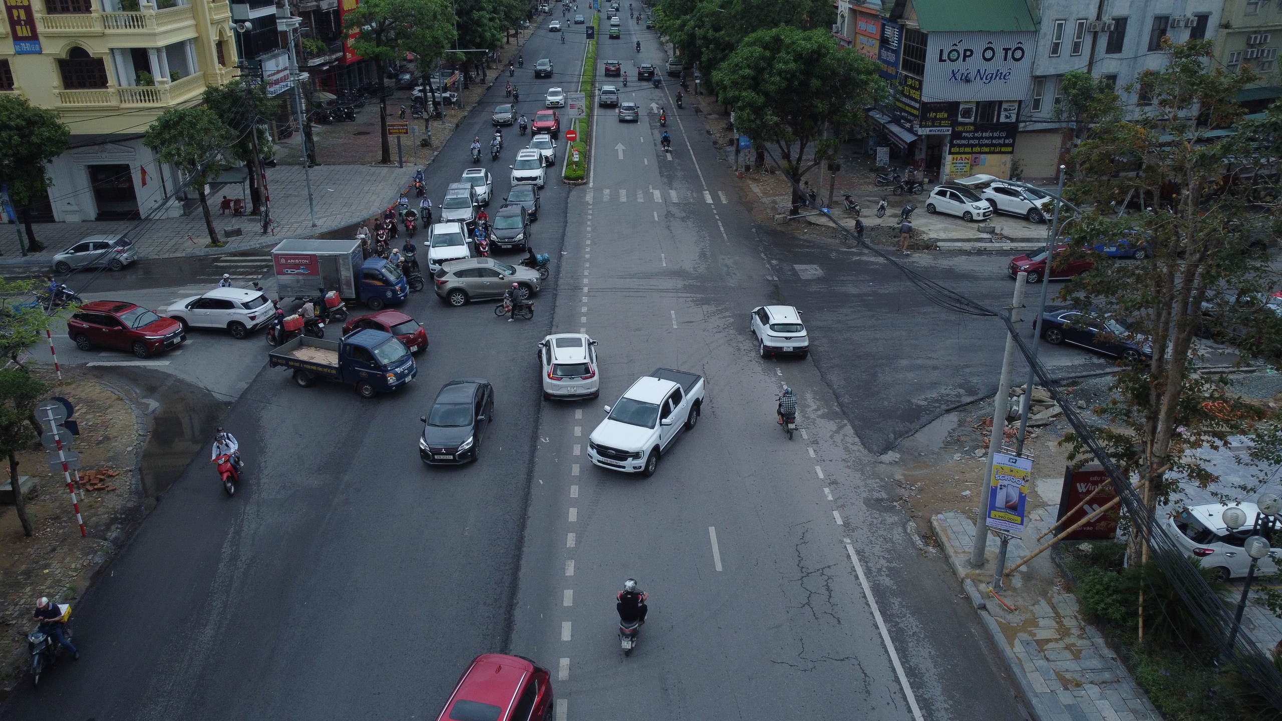 Nghệ An: Ngã tư kẹt xe nhất thành Vinh bao giờ hết tắc?- Ảnh 2.