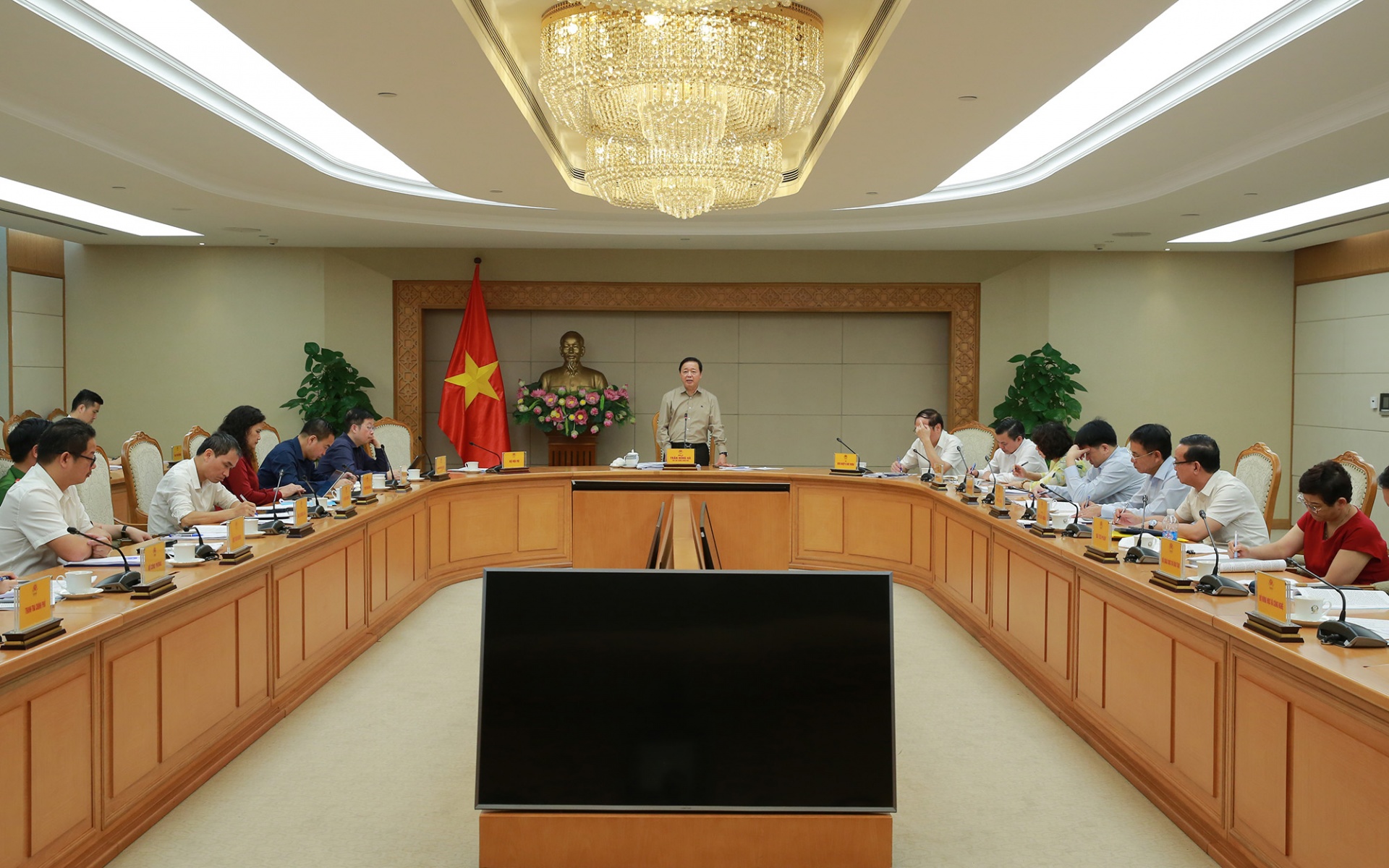 Yêu cầu Hà Nội, TP.HCM công khai lộ trình chuyển đổi xe xăng sang xe điện- Ảnh 2.