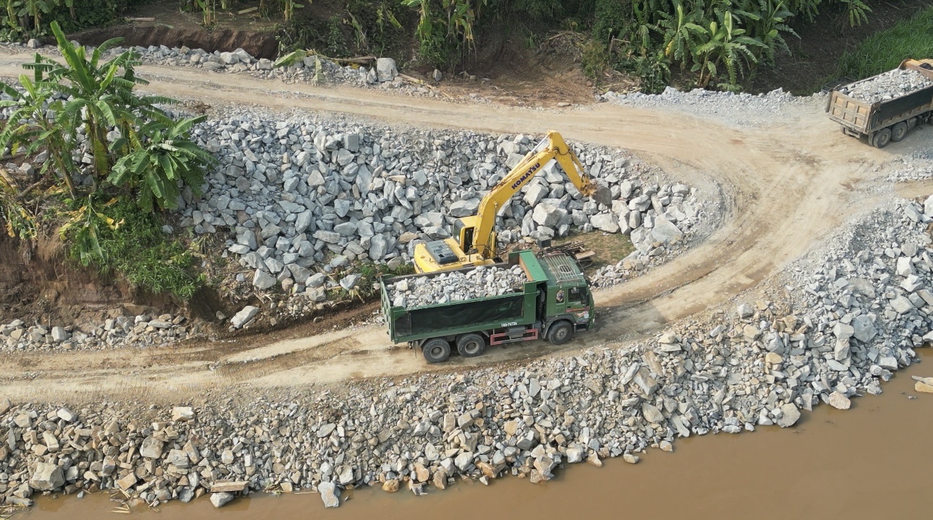 Phú Thọ khẩn cấp xây kè chống sạt lở bờ sông Hồng- Ảnh 3.