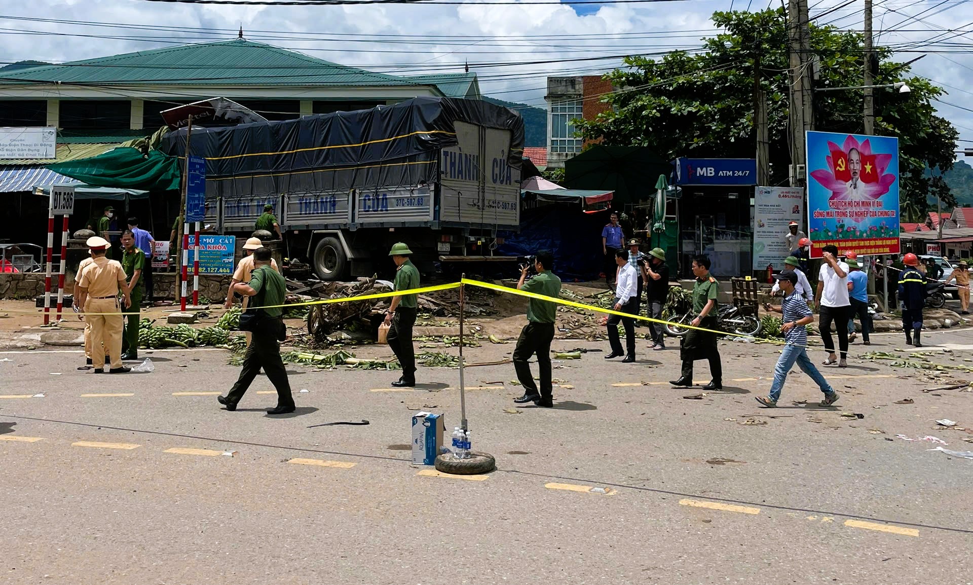 Lời khai của tài xế vụ ô tô gây tai nạn làm 3 người chết, 9 người bị thương ở Quảng Trị- Ảnh 1.