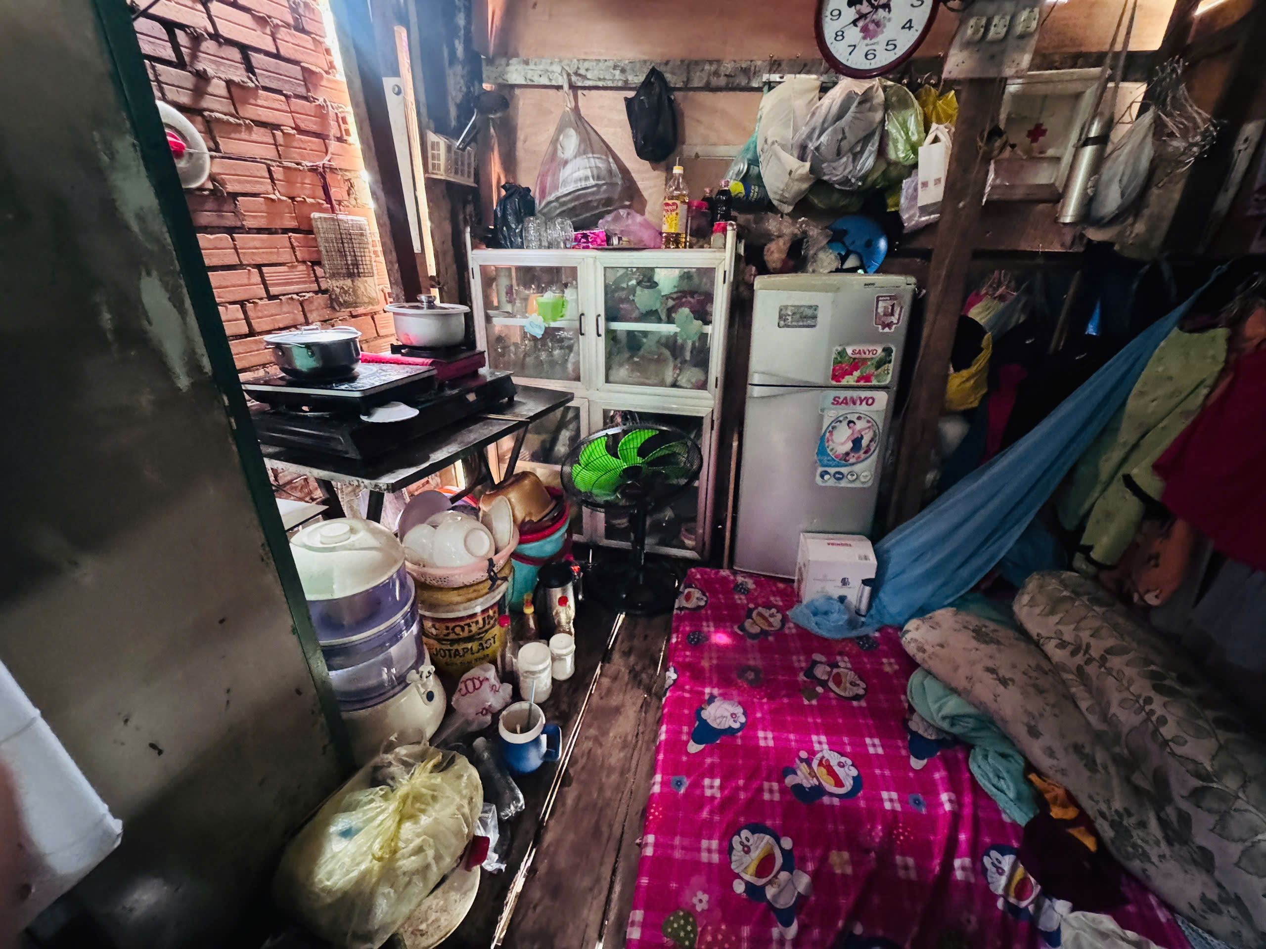TP.HCM: Những mảnh đời chênh vênh trong “mái nhà nổi” ven kênh rạch- Ảnh 3.