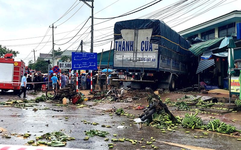 Khẩn trương khắc phục hậu quả vụ TNGT làm ba người tử vong tại Quảng Trị- Ảnh 1.