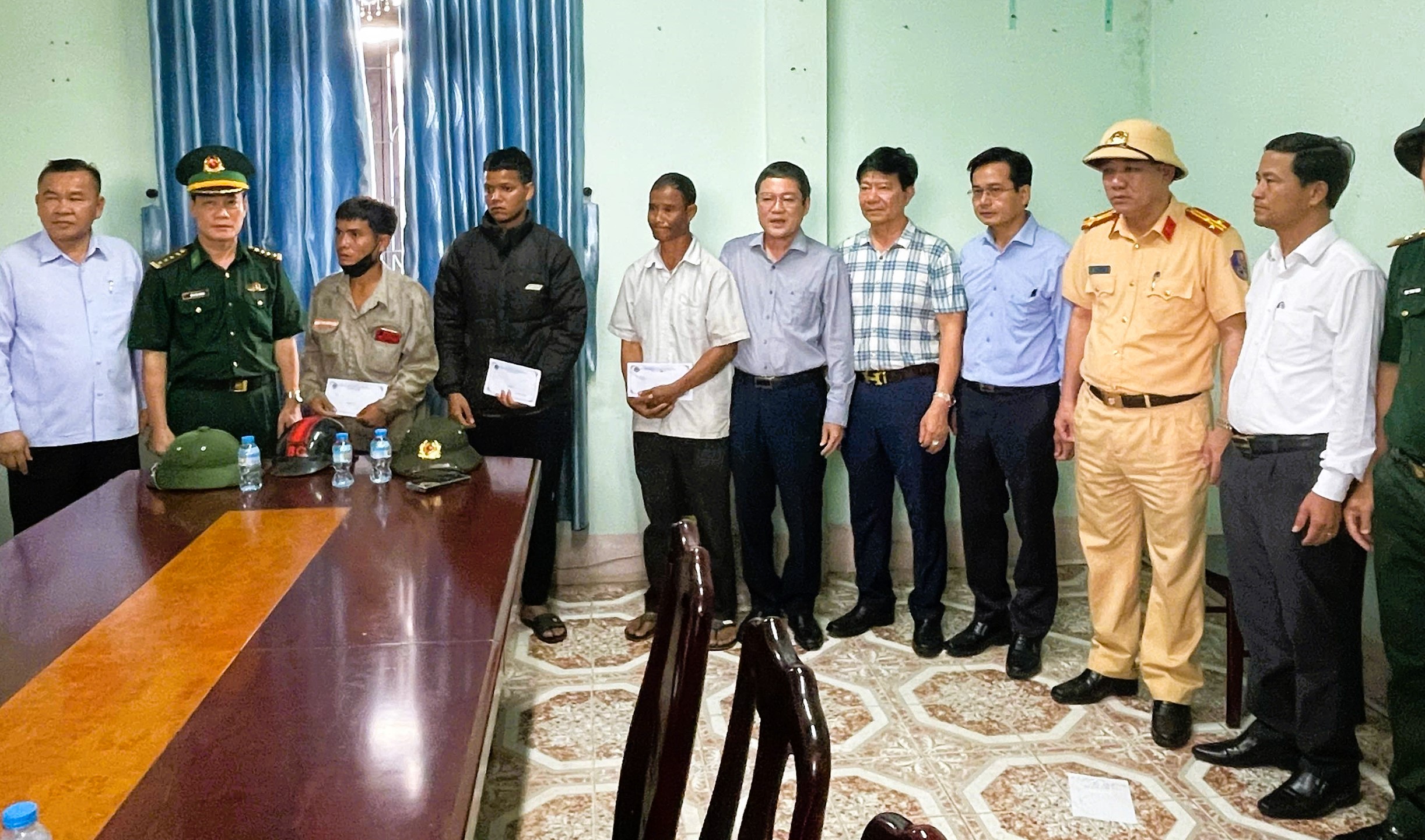 Vụ xe tải lao vào chợ chuối 10 người thương vong: Hai nạn nhân tử vong quốc tịch Lào- Ảnh 1.