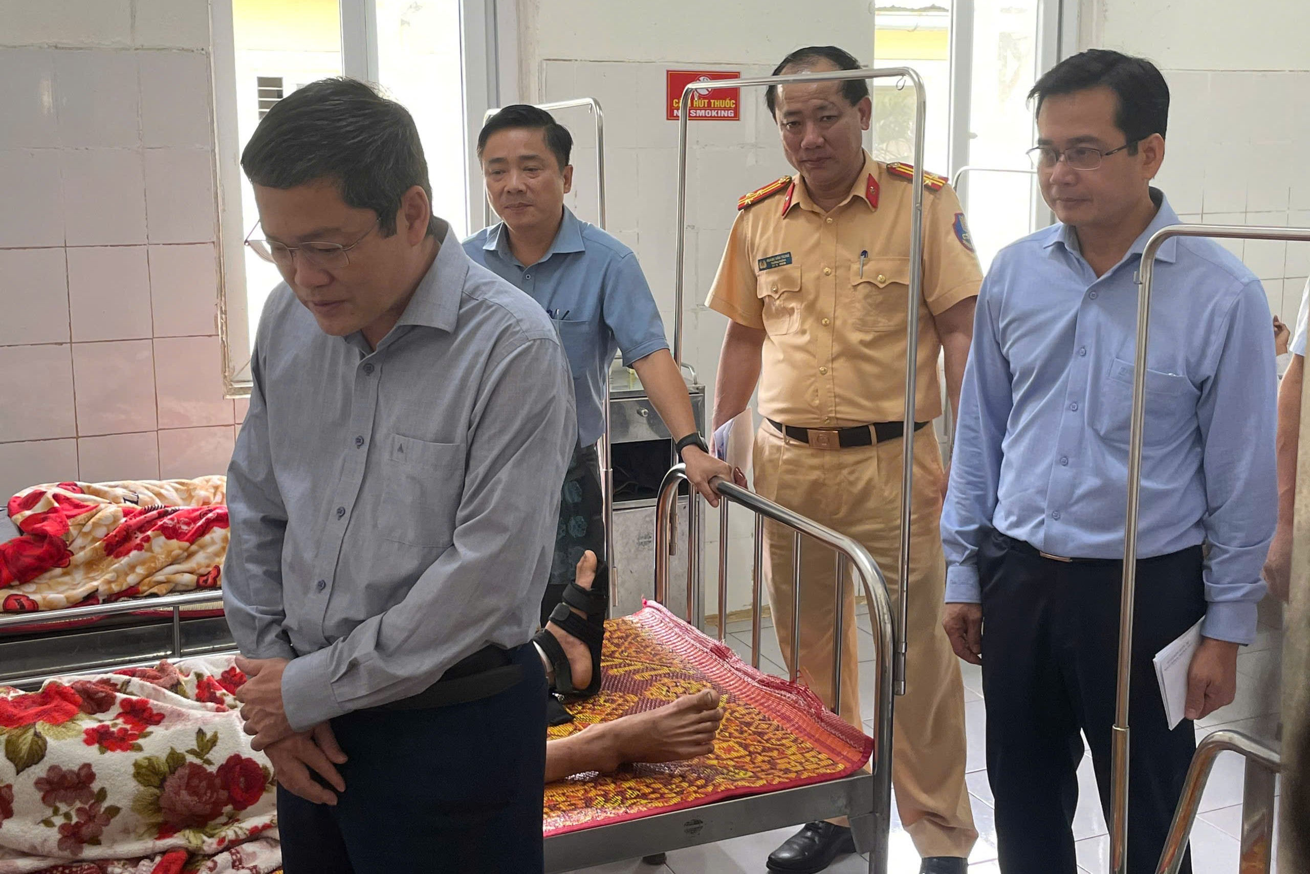 Vụ xe tải lao vào chợ chuối 10 người thương vong: Hai nạn nhân tử vong quốc tịch Lào- Ảnh 3.