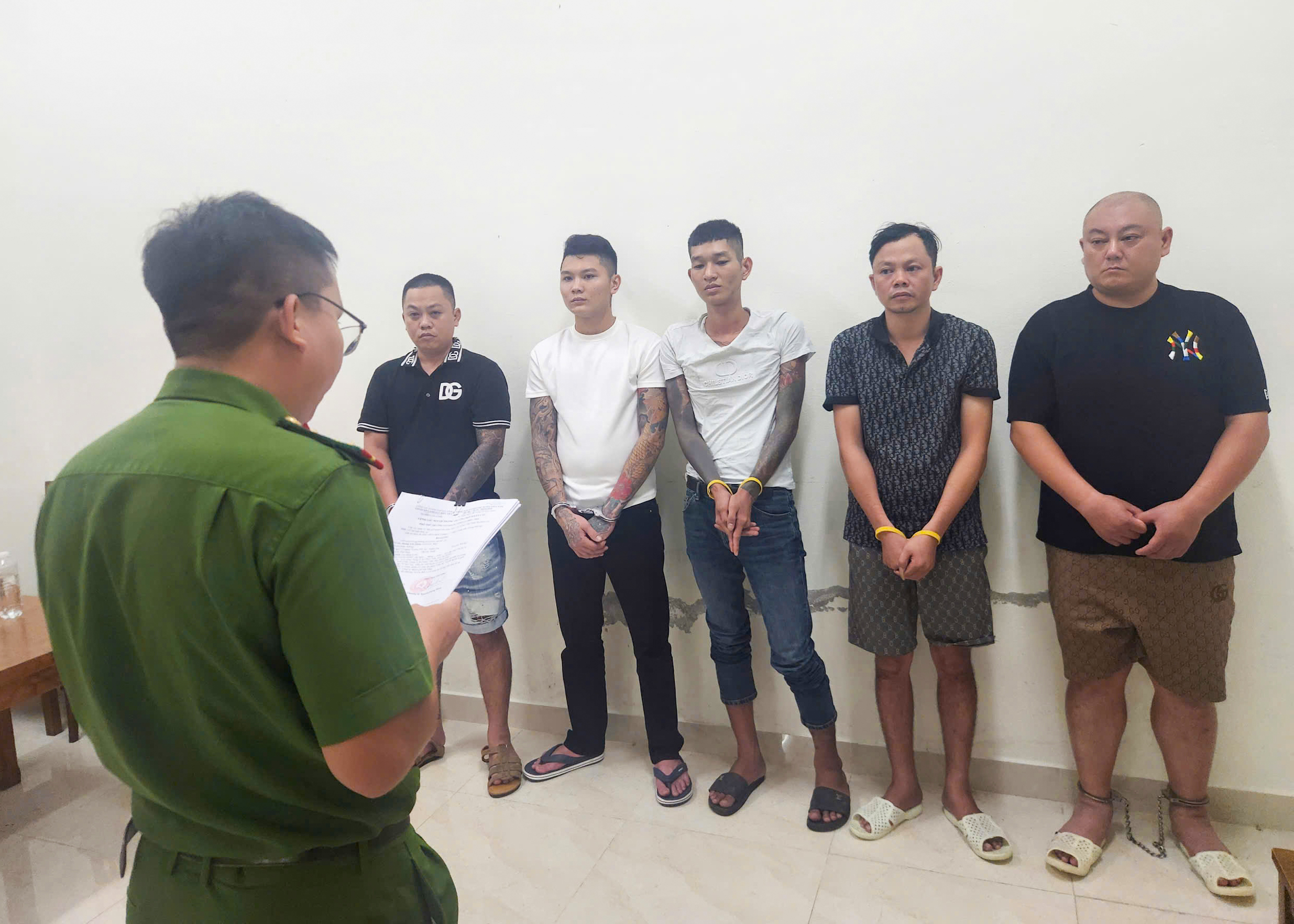 Công an Đà Nẵng giải cứu hai người nước ngoài bị bắt giữ trái pháp luật- Ảnh 1.