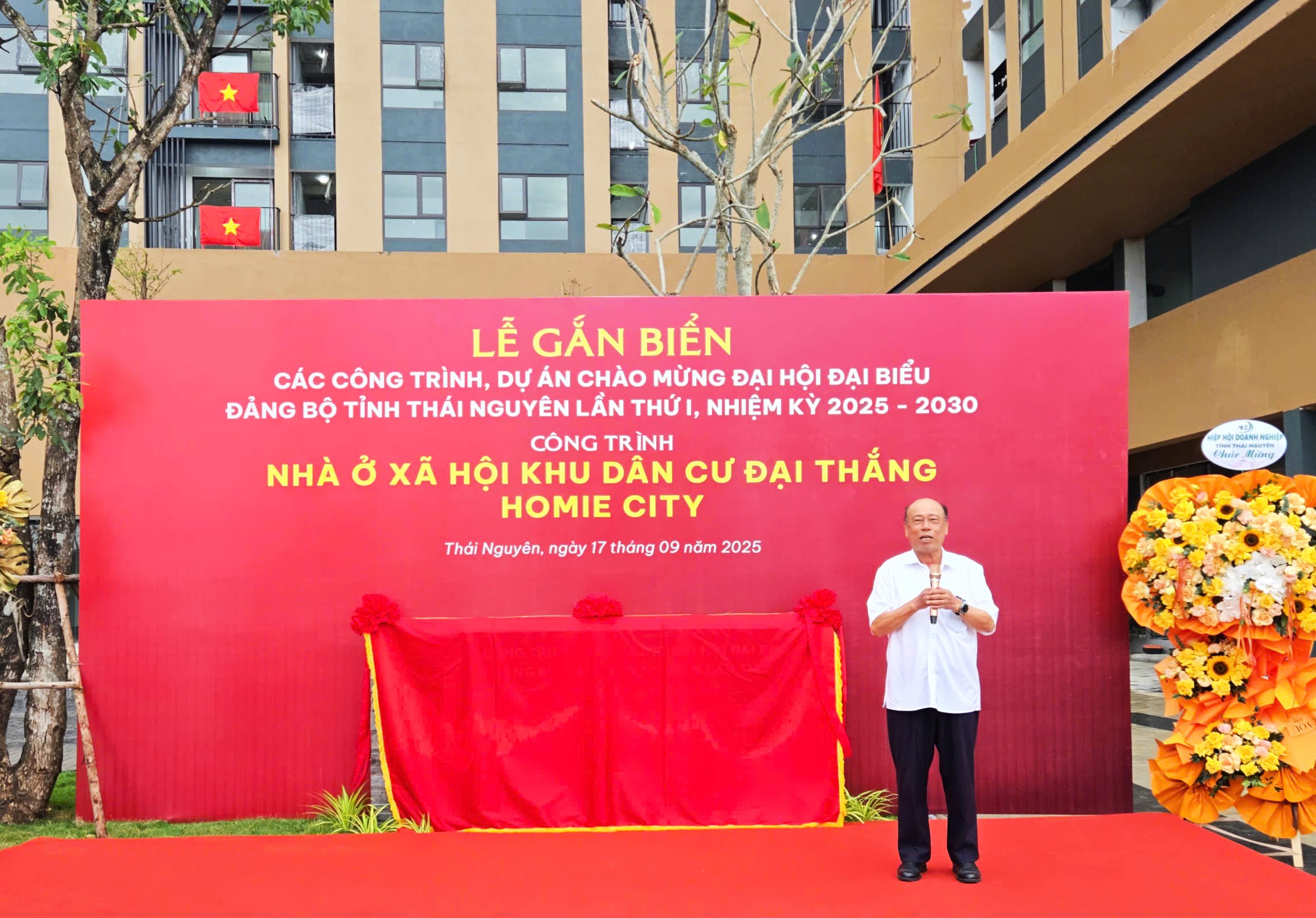 Thái Nguyên gắn biển công trình nhà ở xã hội Đại Thắng chào mừng Đại hội Đảng- Ảnh 2. Thái Nguyên gắn biển công trình nhà ở xã hội Đại Thắng chào mừng Đại hội Đảng- Ảnh 2.