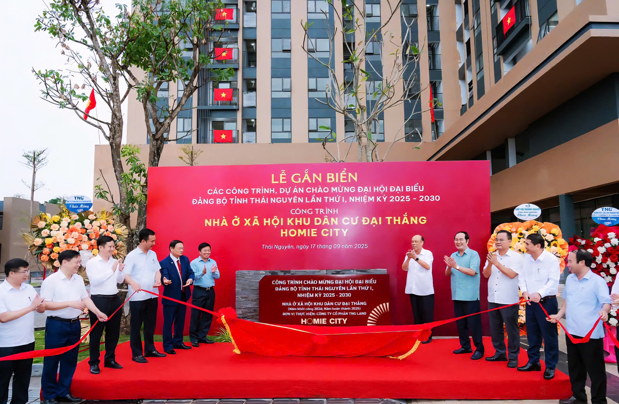Thái Nguyên gắn biển công trình nhà ở xã hội Đại Thắng chào mừng Đại hội Đảng- Ảnh 1. Thái Nguyên gắn biển công trình nhà ở xã hội Đại Thắng chào mừng Đại hội Đảng- Ảnh 1.