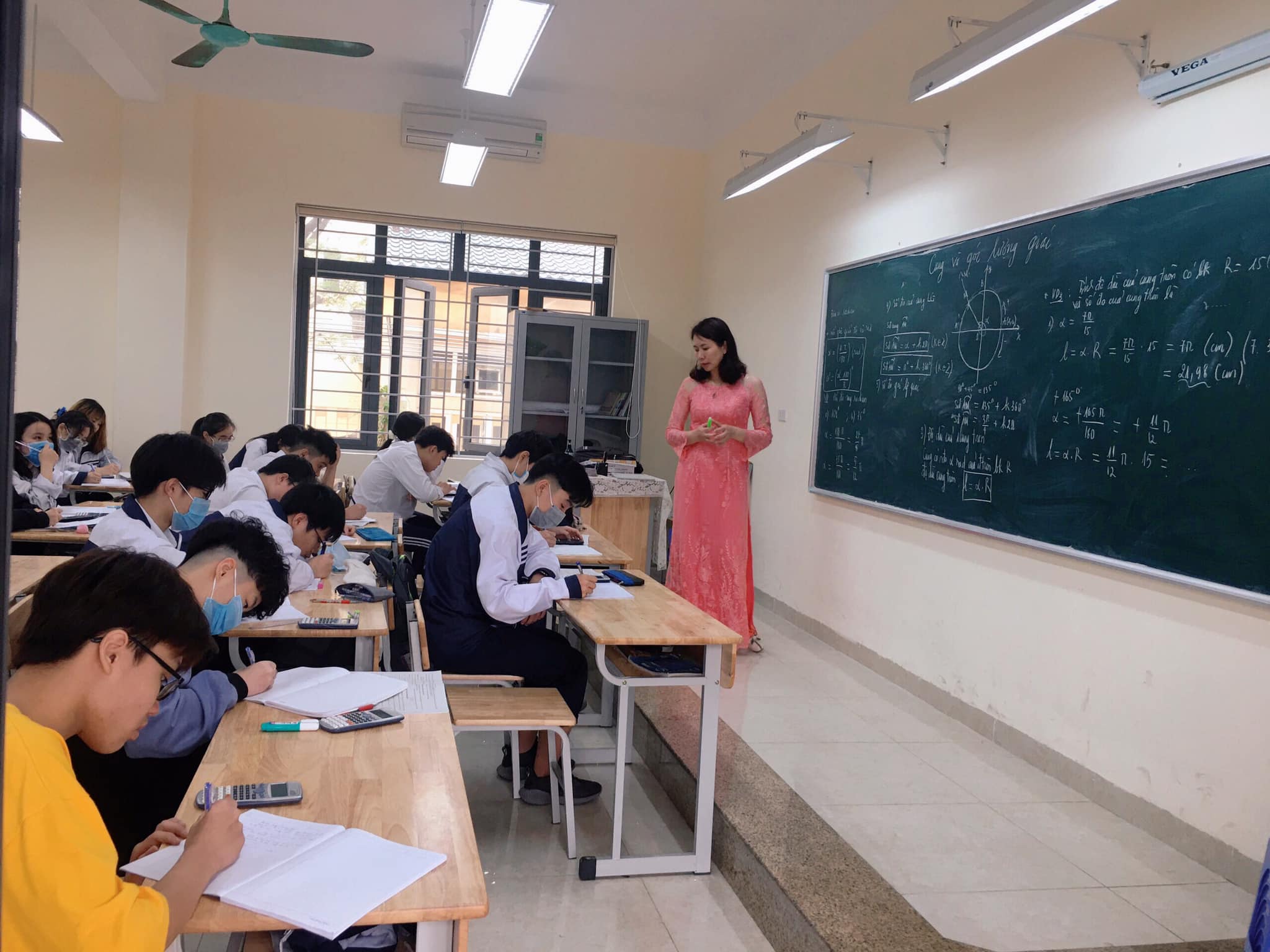 Bộ Giáo dục và Đào tạo lấy ý kiến bỏ xét học bạ từ năm 2026- Ảnh 1. Bộ Giáo dục và Đào tạo lấy ý kiến bỏ xét học bạ từ năm 2026- Ảnh 1.