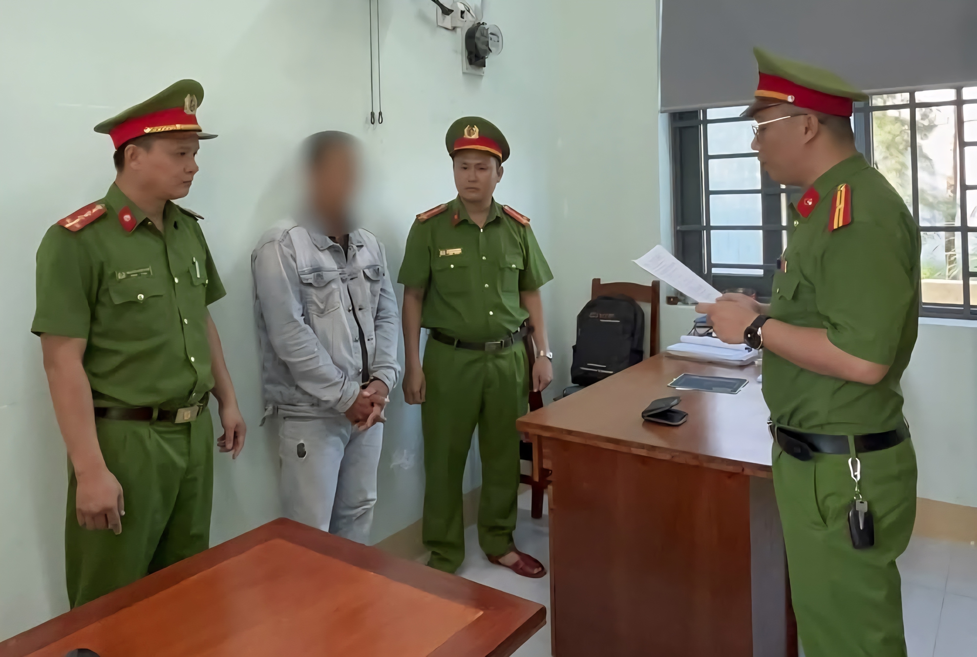 Quảng Ngãi: Bắt "giang hồ làng" vô cớ chém hàng xóm đứt lìa tay- Ảnh 1.