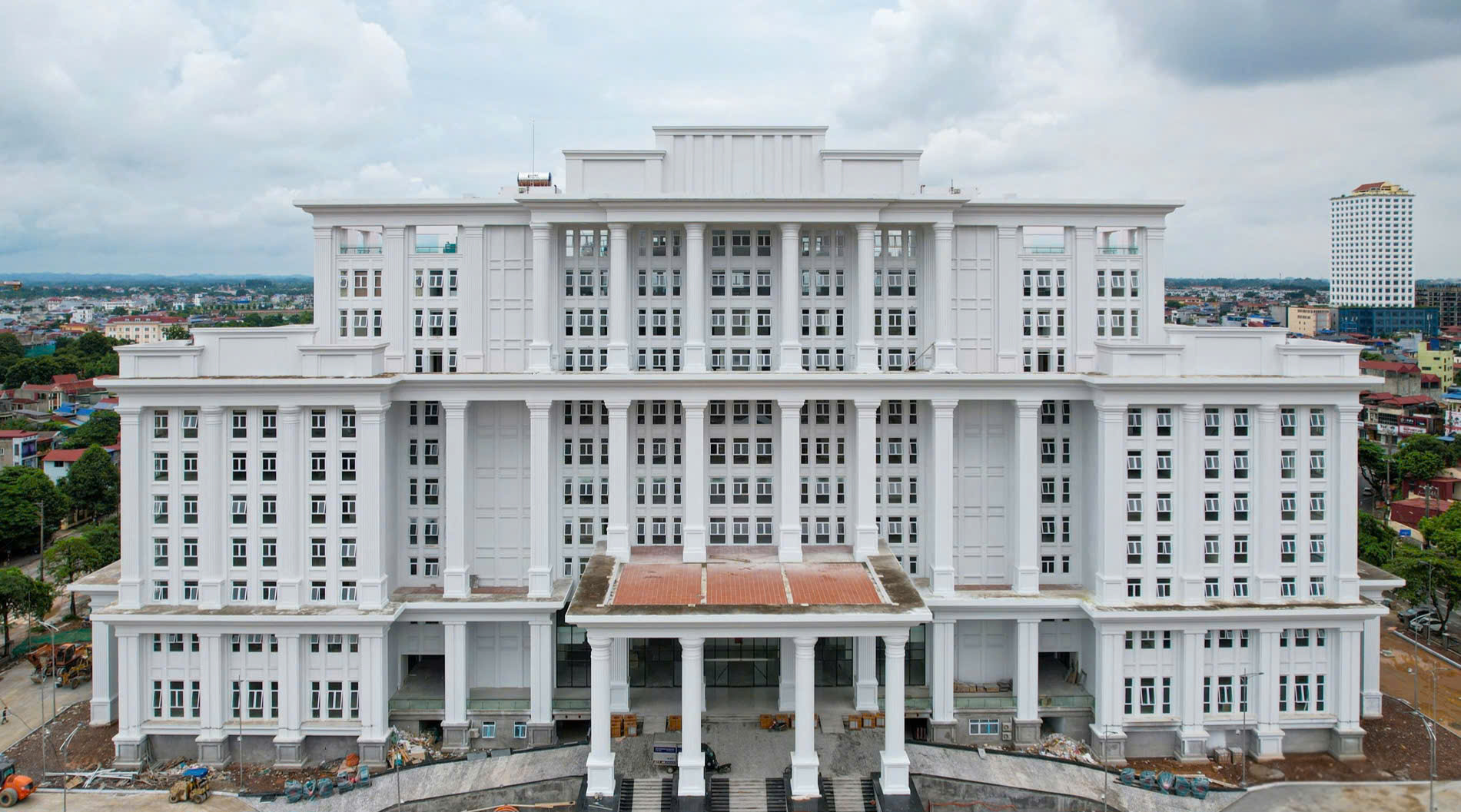 Sân vận động Thái Nguyên được gắn biển công trình chào mừng đại hội Đảng bộ tỉnh- Ảnh 3.