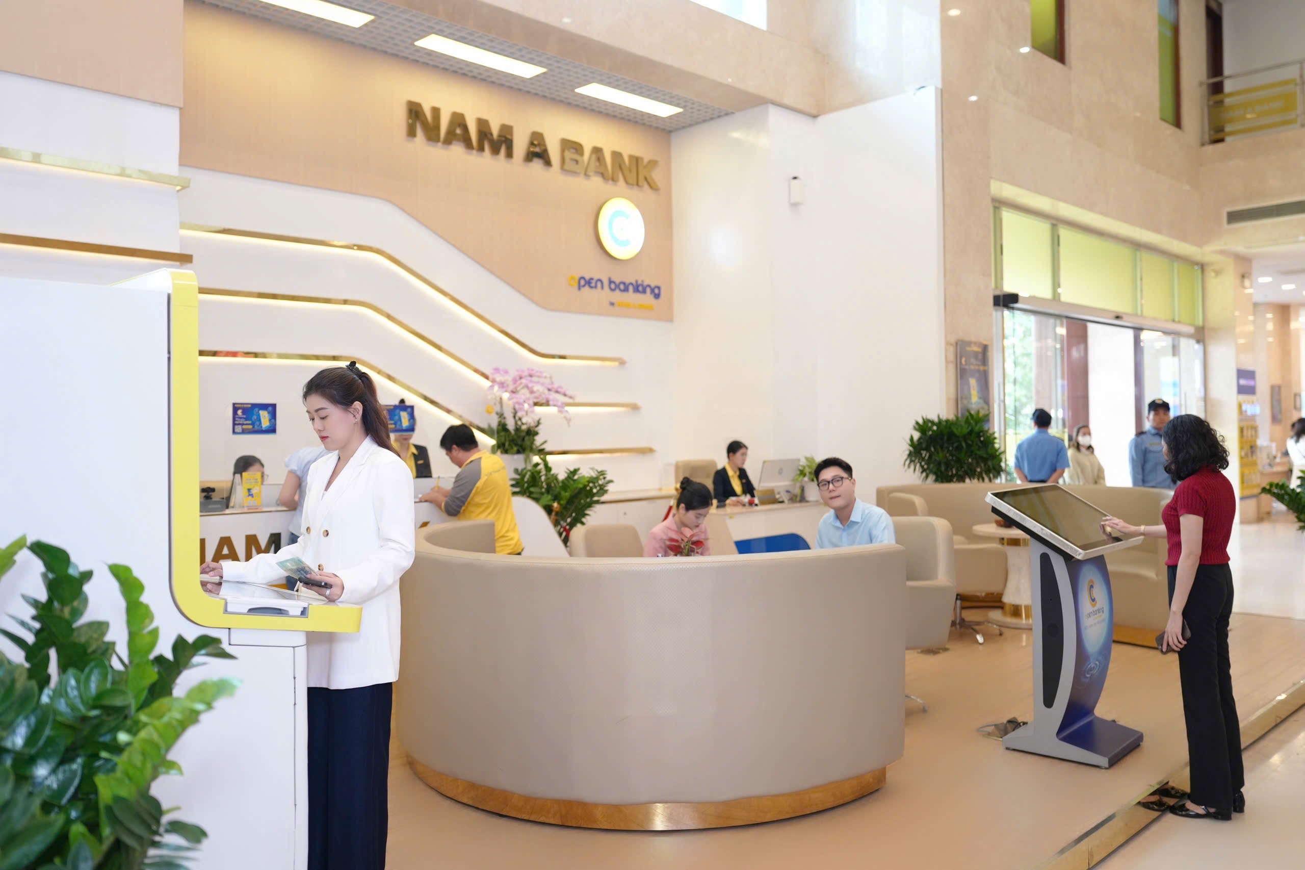 FiinRatings xếp hạng tín nhiệm dài hạn Nam A Bank ở mức “A-” với triển vọng “Phù hợp"- Ảnh 2. FiinRatings xếp hạng tín nhiệm dài hạn Nam A Bank ở mức “A-” với triển vọng “Phù hợp"- Ảnh 2.
