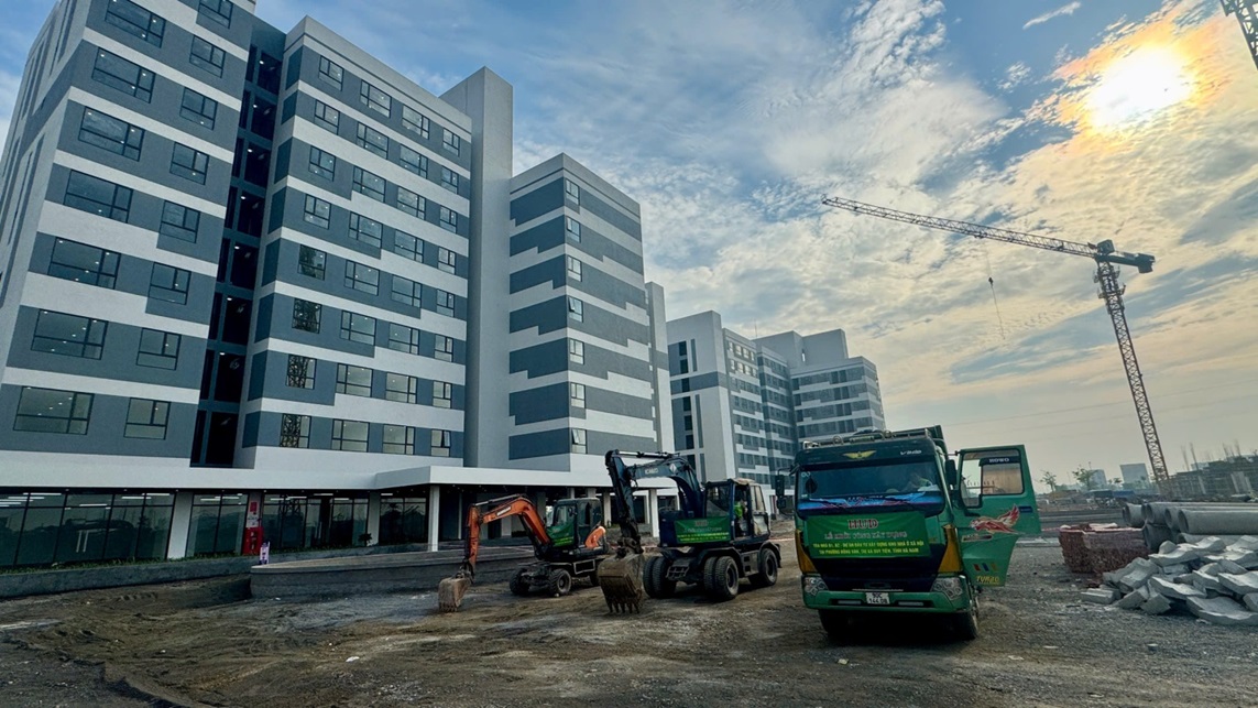 Trong 8 tháng đầu năm 2025, cả nước đã triển khai gần 700 dự án nhà ở xã hội với quy mô 650.000 căn, trong đó 146 dự án đã hoàn thành với quy mô hơn 100.000 căn.