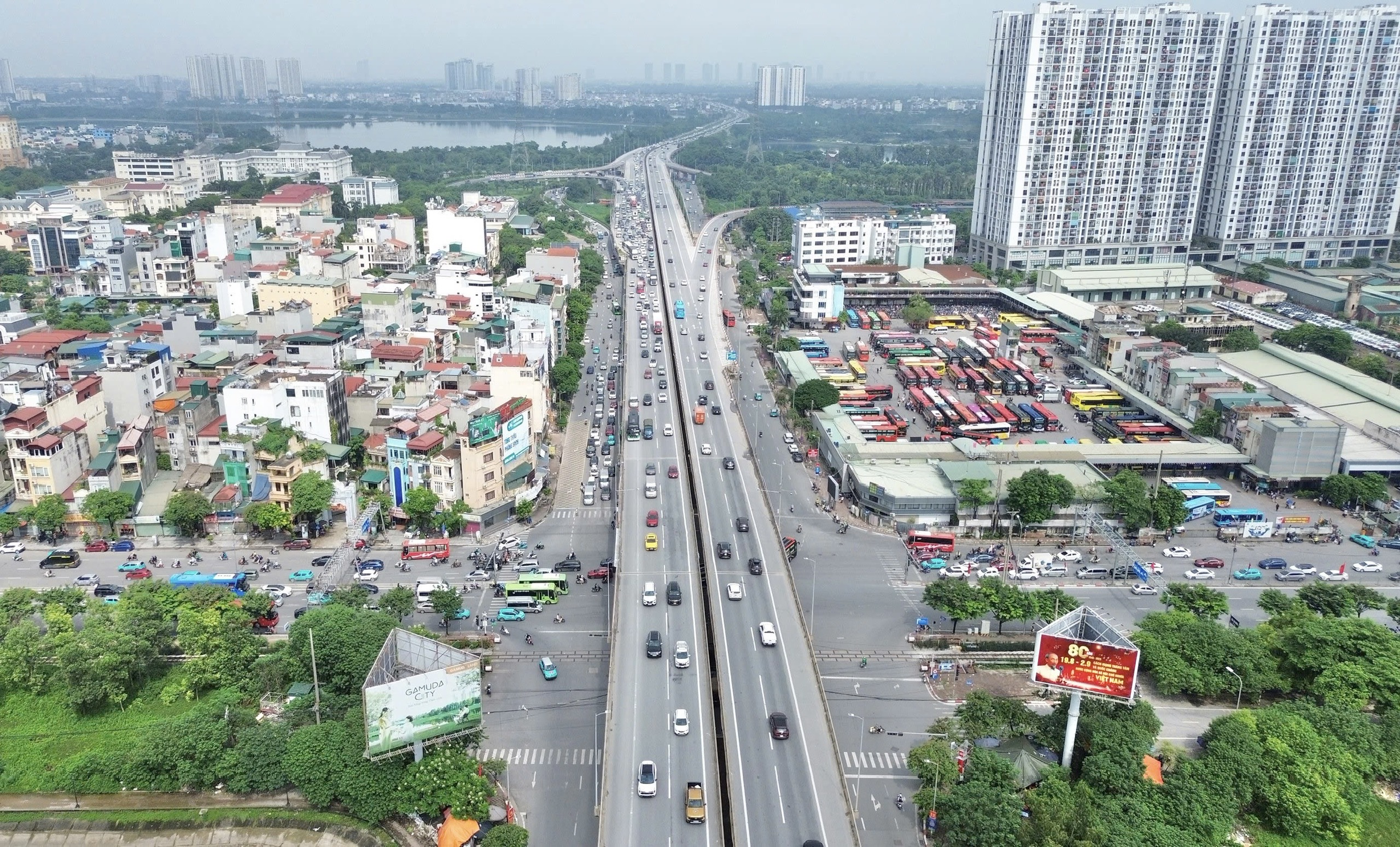 Giao thông Hà Nội ngày cuối nghỉ lễ 2/9: Đông nhưng không ùn tắc- Ảnh 4. Giao thông Hà Nội ngày cuối nghỉ lễ 2/9: Đông nhưng không ùn tắc- Ảnh 4.