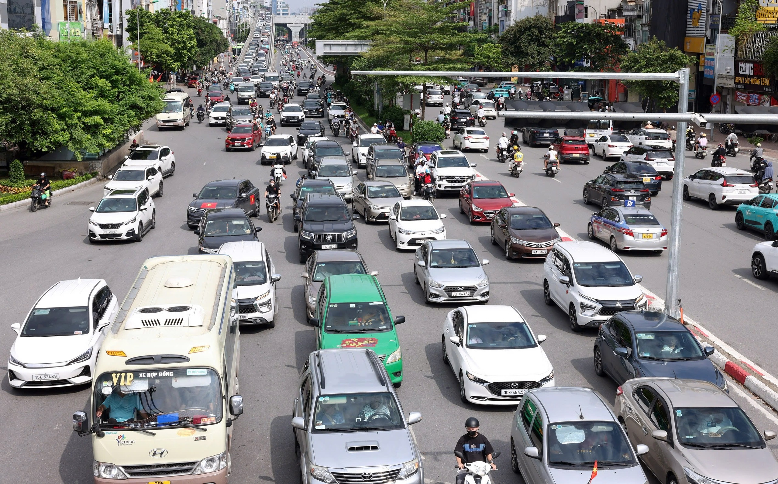 Giao thông Hà Nội ngày cuối nghỉ lễ 2/9: Đông nhưng không ùn tắc- Ảnh 6. Giao thông Hà Nội ngày cuối nghỉ lễ 2/9: Đông nhưng không ùn tắc- Ảnh 6.