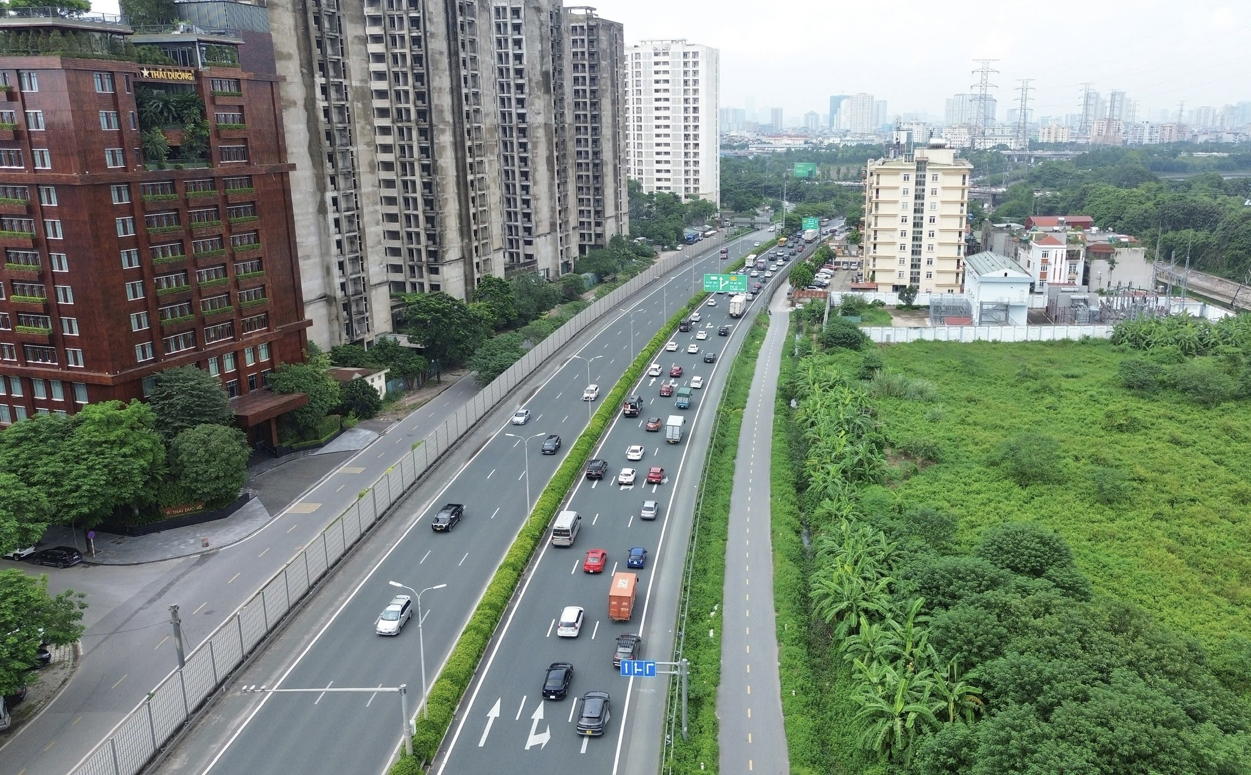 Giao thông Hà Nội ngày cuối nghỉ lễ 2/9: Đông nhưng không ùn tắc- Ảnh 3. Giao thông Hà Nội ngày cuối nghỉ lễ 2/9: Đông nhưng không ùn tắc- Ảnh 3.
