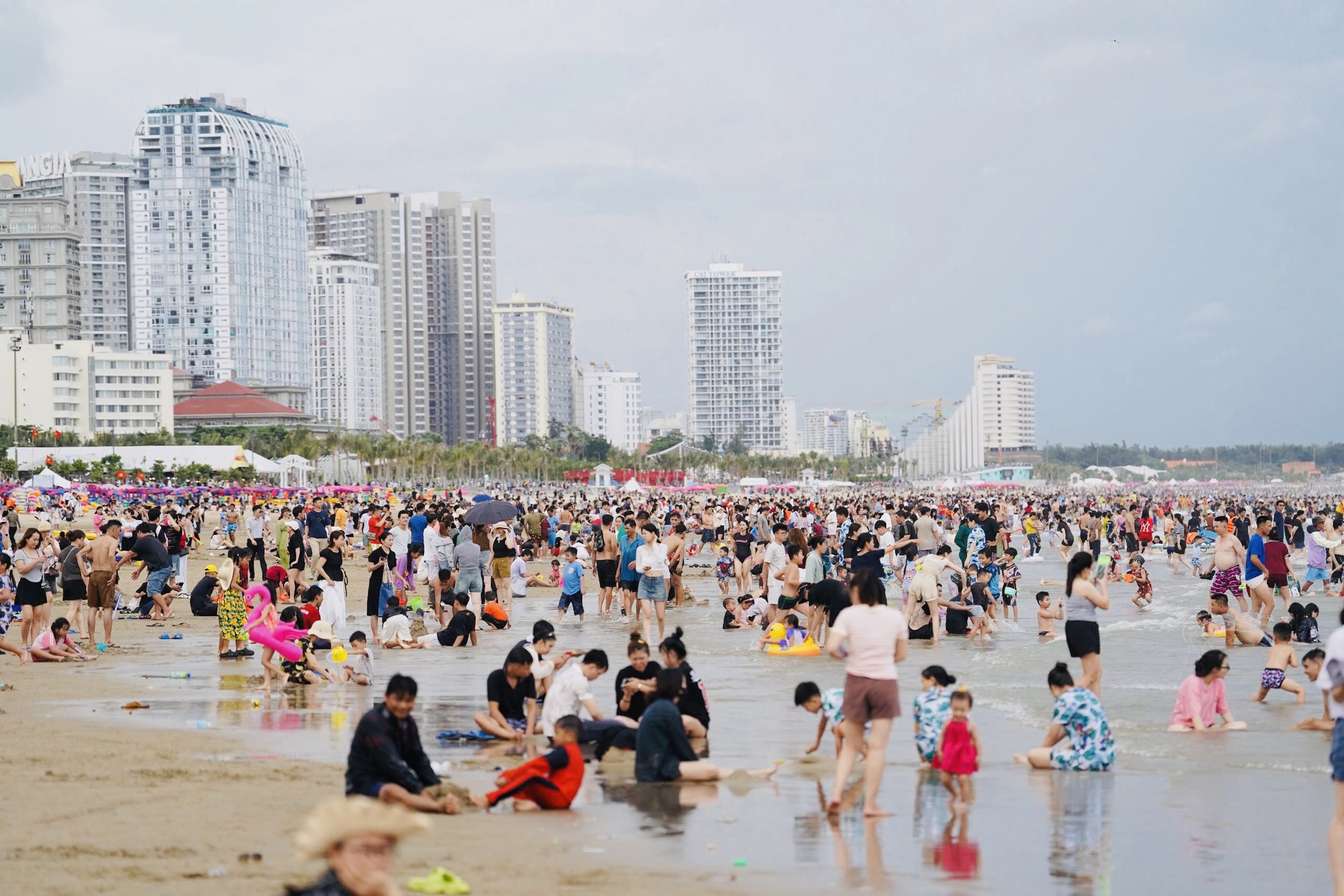 Biển Vũng Tàu và các khu du lịch ở Đồng Nai bội thu sau kỳ nghỉ lễ 2/9- Ảnh 1. Biển Vũng Tàu và các khu du lịch ở Đồng Nai bội thu sau kỳ nghỉ lễ 2/9- Ảnh 1.