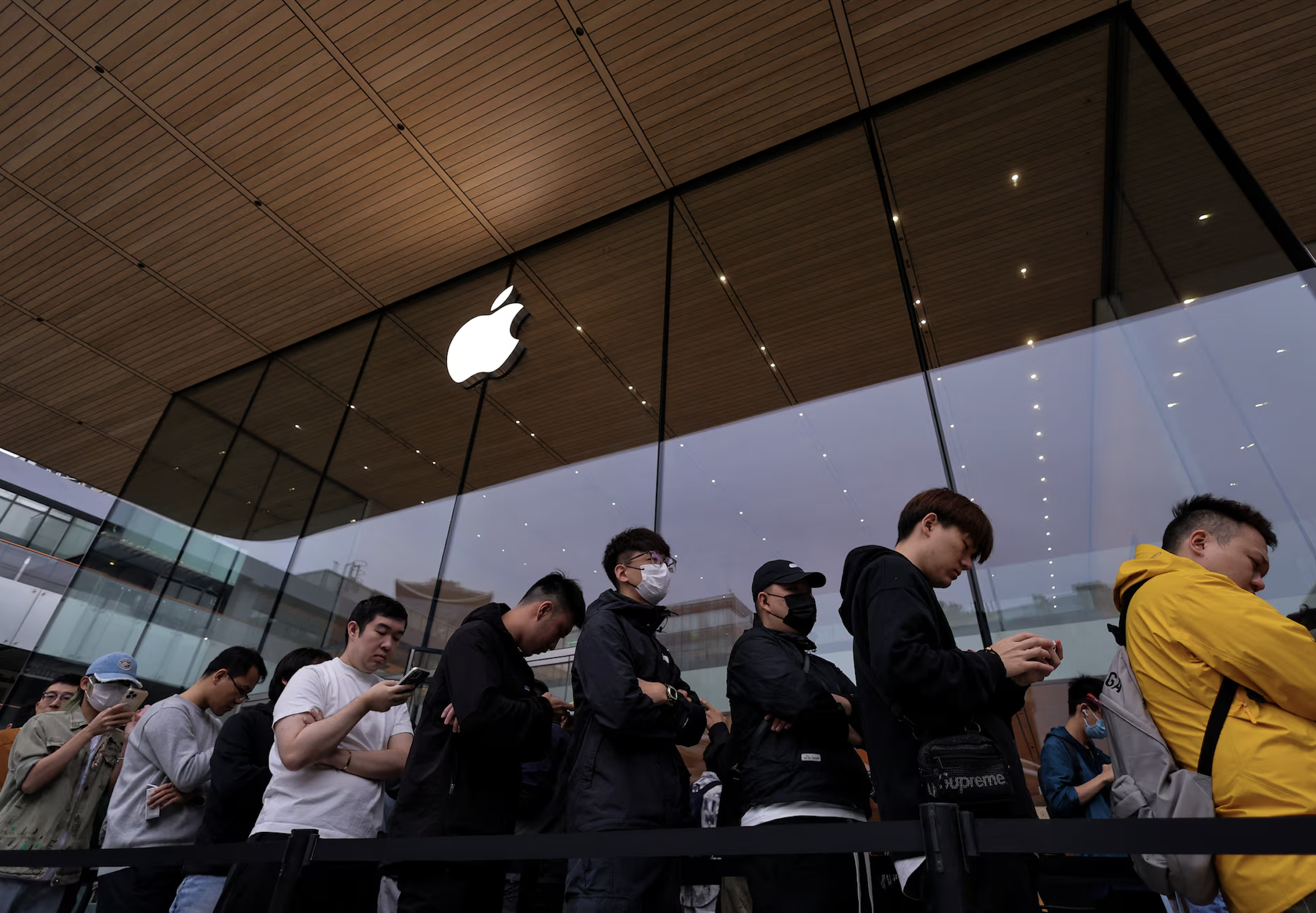Apple hối thúc các nhà cung cấp tăng sản xuất iPhone 17 trước nhu cầu tăng vọt- Ảnh 2.