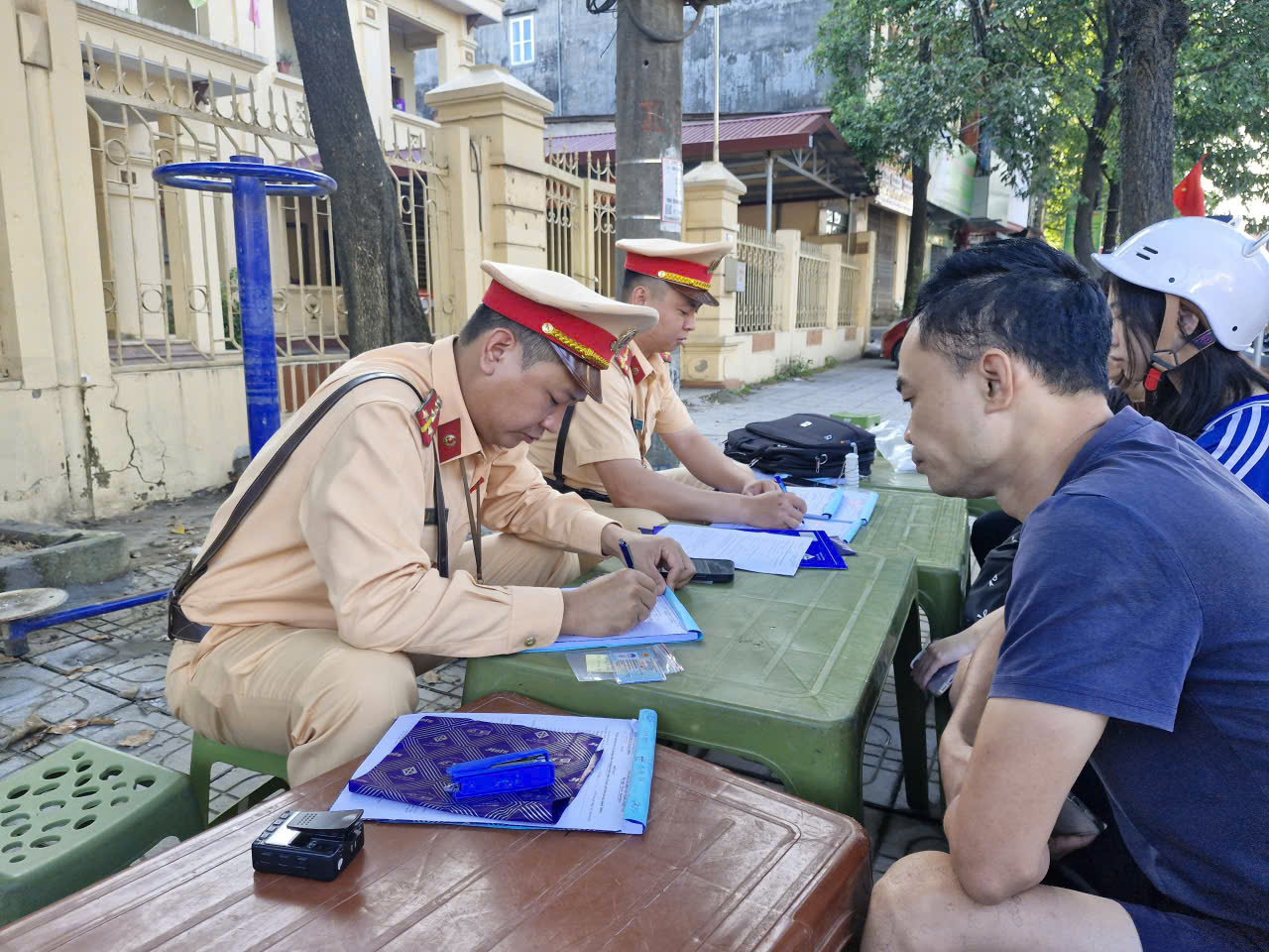 Quyết liệt ngăn chặn học sinh và thanh, thiếu niên vi phạm ATGT ở Thái Nguyên- Ảnh 4. Quyết liệt ngăn chặn học sinh và thanh, thiếu niên vi phạm ATGT ở Thái Nguyên- Ảnh 4.