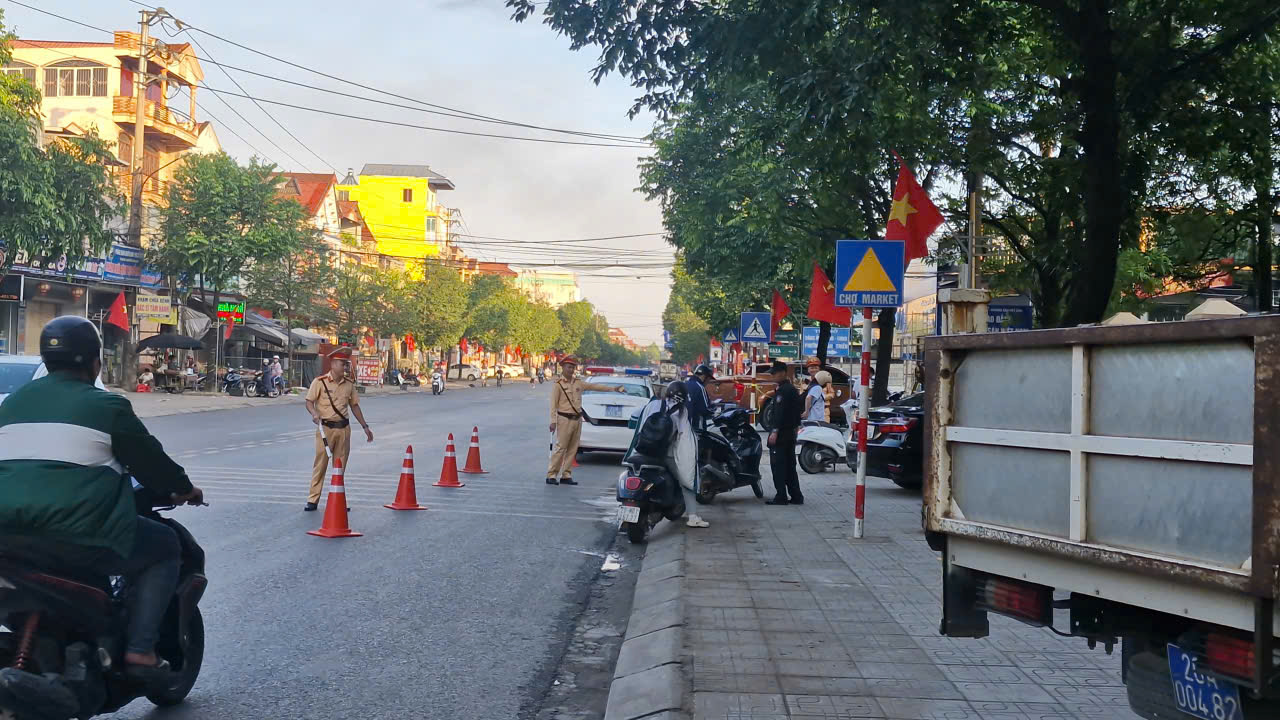 Quyết liệt ngăn chặn học sinh và thanh, thiếu niên vi phạm ATGT ở Thái Nguyên- Ảnh 1. Quyết liệt ngăn chặn học sinh và thanh, thiếu niên vi phạm ATGT ở Thái Nguyên- Ảnh 1.