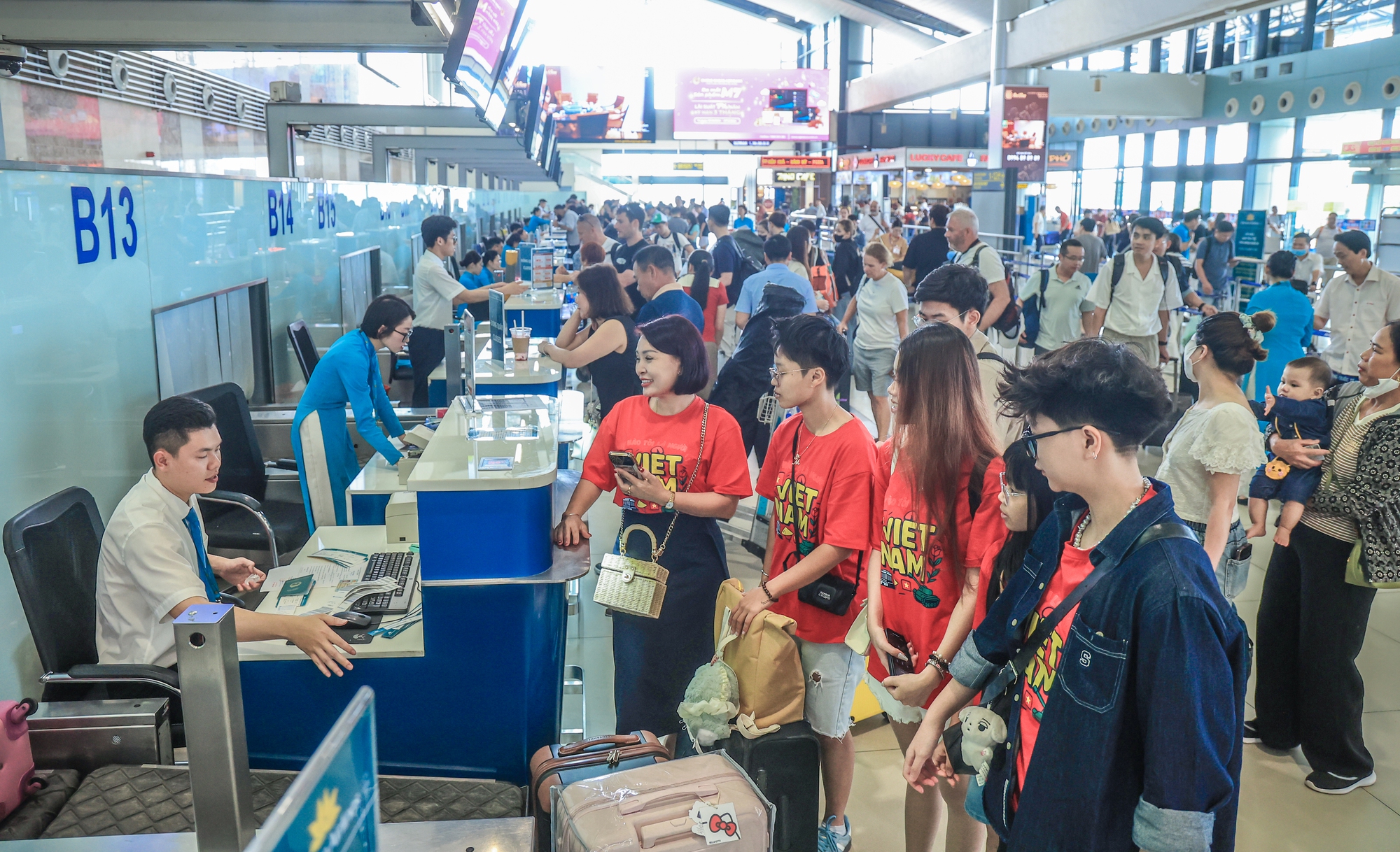 9 tháng, hàng không Việt vận chuyển hơn 64 triệu hành khách- Ảnh 1. 9 tháng, hàng không Việt vận chuyển hơn 64 triệu hành khách- Ảnh 1.