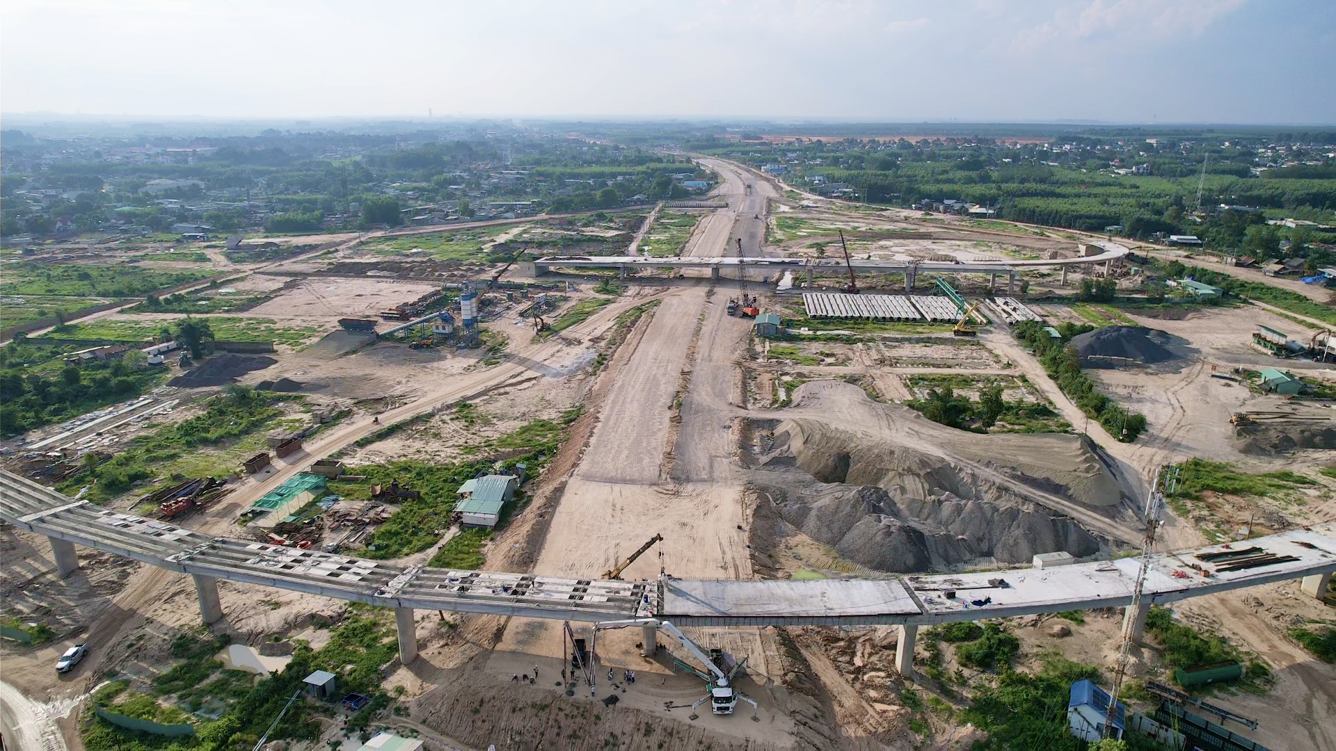 Đẩy nhanh phần cầu tuyến huyết mạch nối sân bay Long Thành, cảnh báo nhà thầu chậm- Ảnh 2. Đẩy nhanh phần cầu tuyến huyết mạch nối sân bay Long Thành, cảnh báo nhà thầu chậm- Ảnh 2.