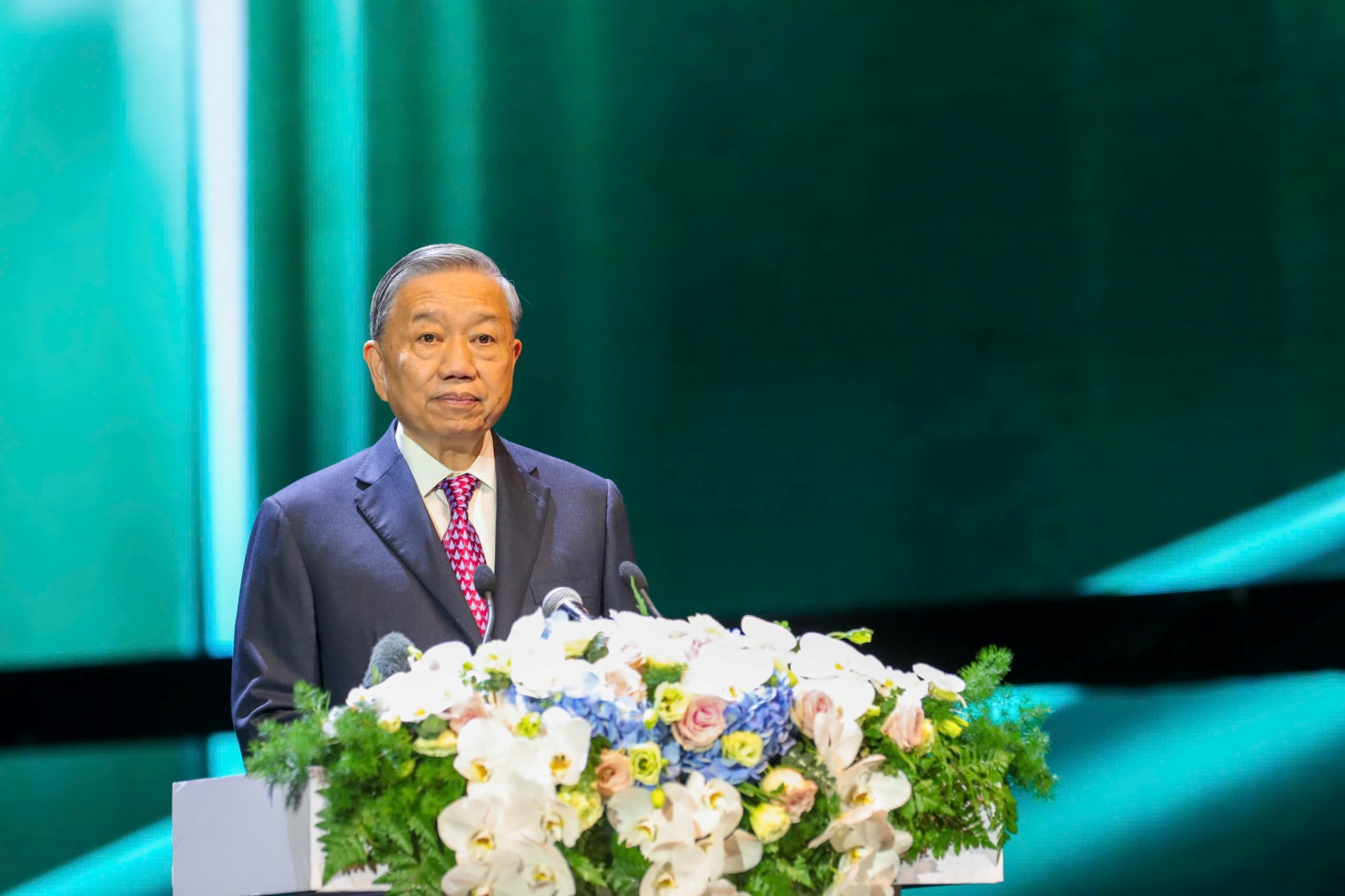 E:\Năm 2025\Th&aacute;ng 9\H&igrave;nh ảnh\Kỷ niệm 50 năm PVN\z7035295826091_1cfb5786044cdd3227866bd5cc7209d5.jpg