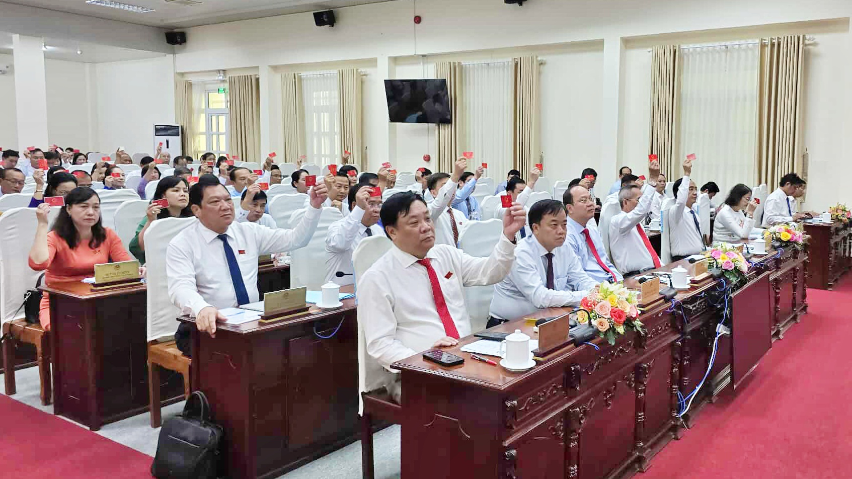 Cà Mau: Cán bộ xã làm việc xa nhà trên 15km được hỗ trợ 1,82 triệu đồng/tháng- Ảnh 1.