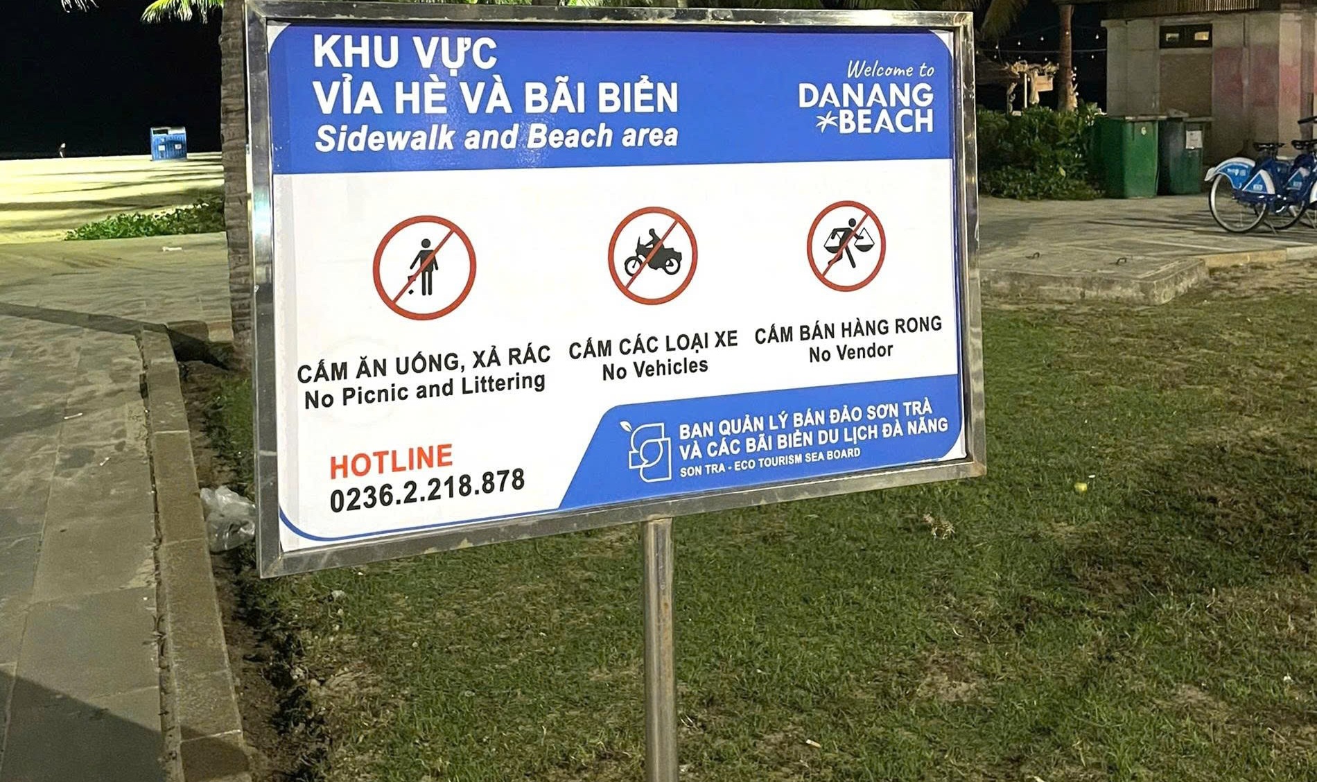 Làm rõ thông tin xe máy của du khách bị nhân viên trật tự xô đổ ở bãi biển Đà Nẵng- Ảnh 2.