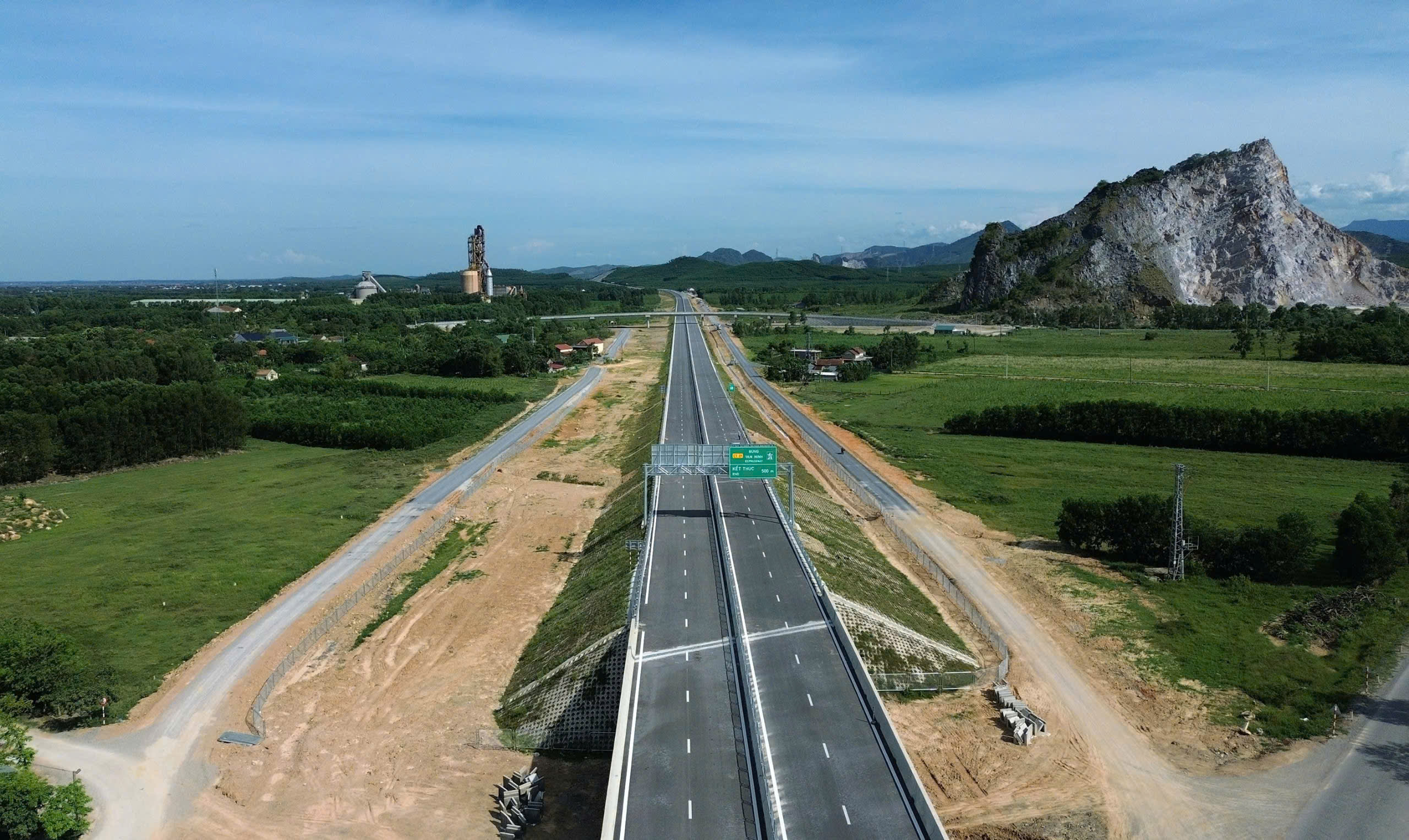 Chính sách đặc thù cấp phép mỏ vật liệu tạo "bàn đạp" đưa loạt cao tốc về đích sớm- Ảnh 3.