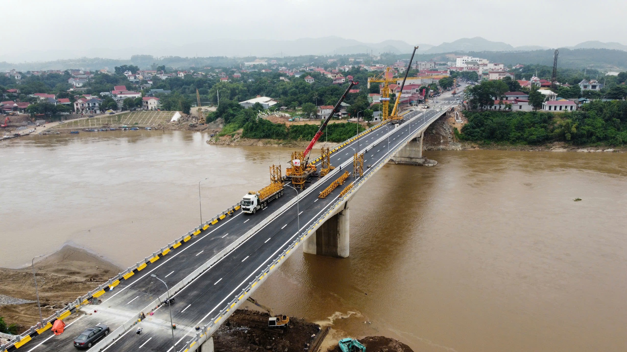 Cận ngày khánh thành, cầu Phong Châu mới còn những việc gì phải gấp rút hoàn thiện?- Ảnh 1. Cận ngày khánh thành, cầu Phong Châu mới còn những việc gì phải gấp rút hoàn thiện?- Ảnh 1.