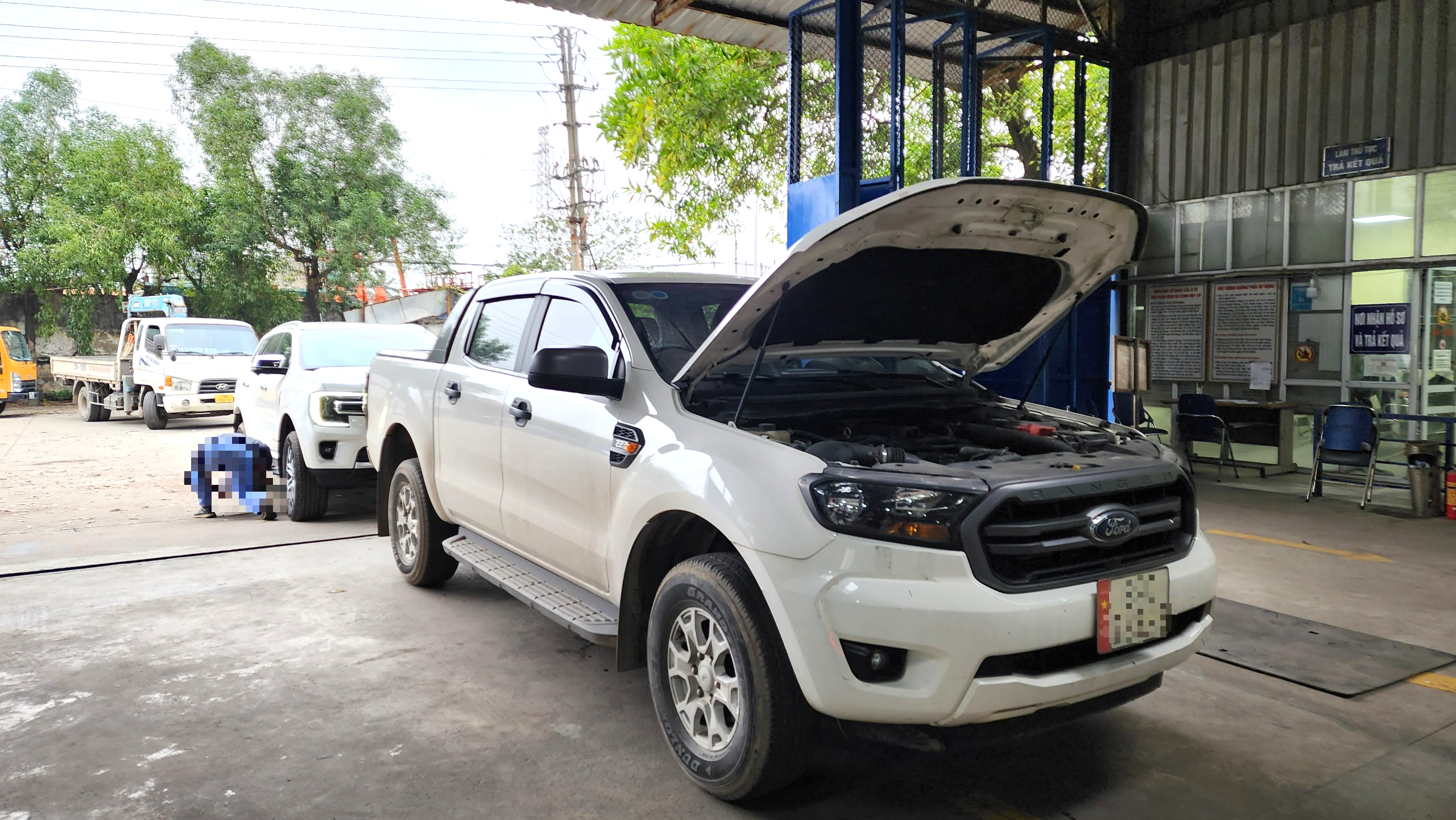 Độ lốp ô tô sai vết bánh xe, ô tô có được đăng kiểm?- Ảnh 1. Độ lốp ô tô sai vết bánh xe, ô tô có được đăng kiểm?- Ảnh 1.