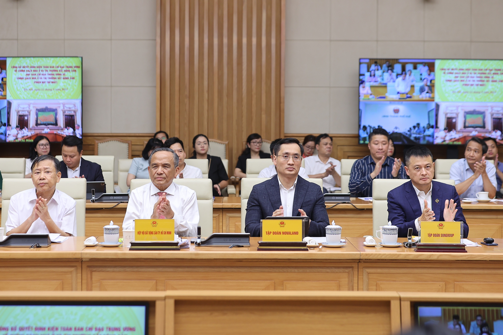 Thủ tướng: Tăng nguồn cung, giảm chi phí, đưa giá bất động sản về mức phù hợp- Ảnh 3.