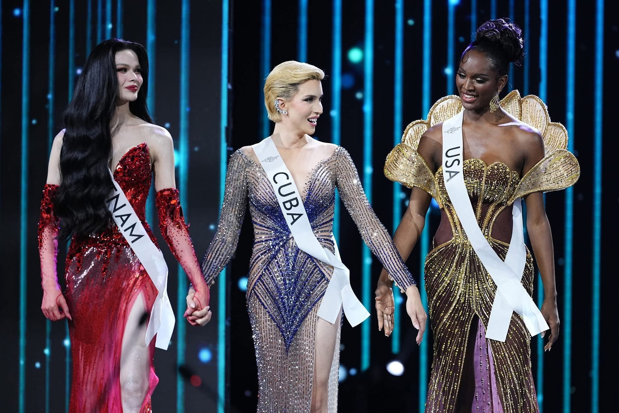 Á hậu 1 Miss International Queen 2025 xin lỗi sau phát ngôn tranh cãi- Ảnh 2. Á hậu 1 Miss International Queen 2025 xin lỗi sau phát ngôn tranh cãi- Ảnh 2.