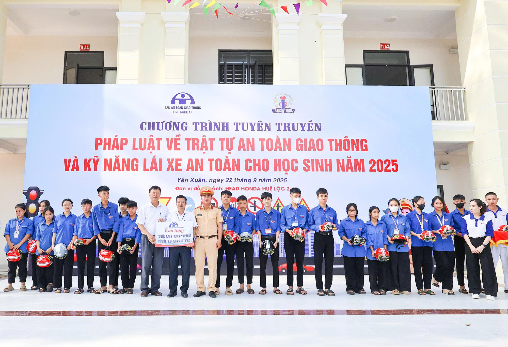 Để mỗi học sinh là một tấm gương về tuyên truyền an toàn giao thông- Ảnh 3.