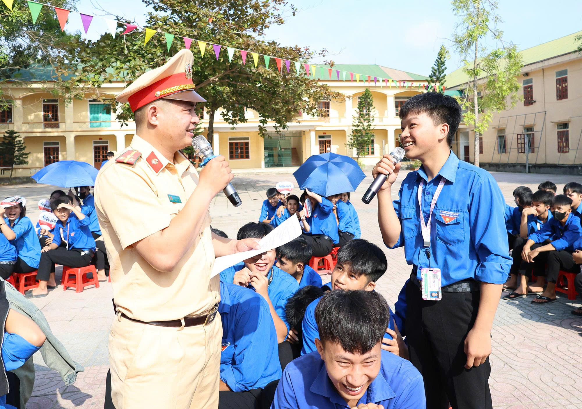 Để mỗi học sinh là một tấm gương về tuyên truyền an toàn giao thông- Ảnh 2.