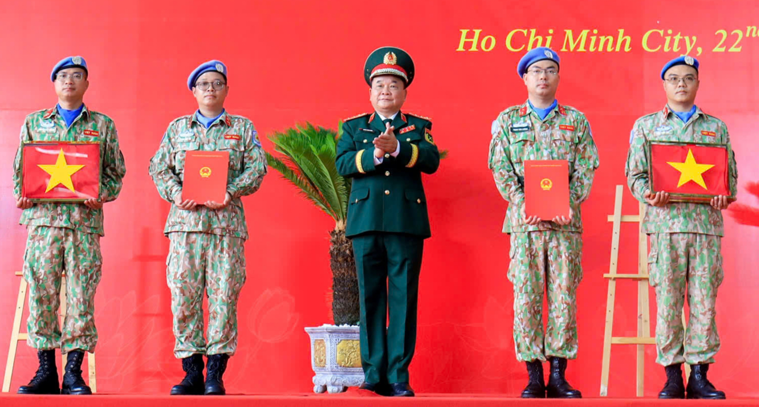 Gần 250 chiến sĩ Việt Nam lên đường làm nhiệm vụ gìn giữ hòa bình Liên hợp quốc- Ảnh 2. Gần 250 chiến sĩ Việt Nam lên đường làm nhiệm vụ gìn giữ hòa bình Liên hợp quốc- Ảnh 2.