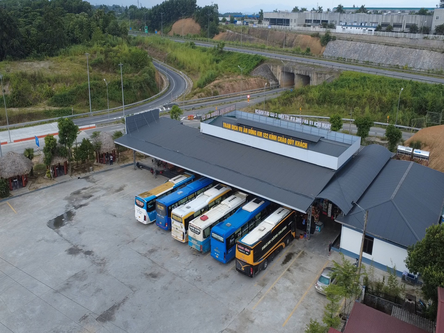 Ngăn chặn hiểm họa tai nạn giao thông trên cao tốc Nội Bài - Lào Cai- Ảnh 5.