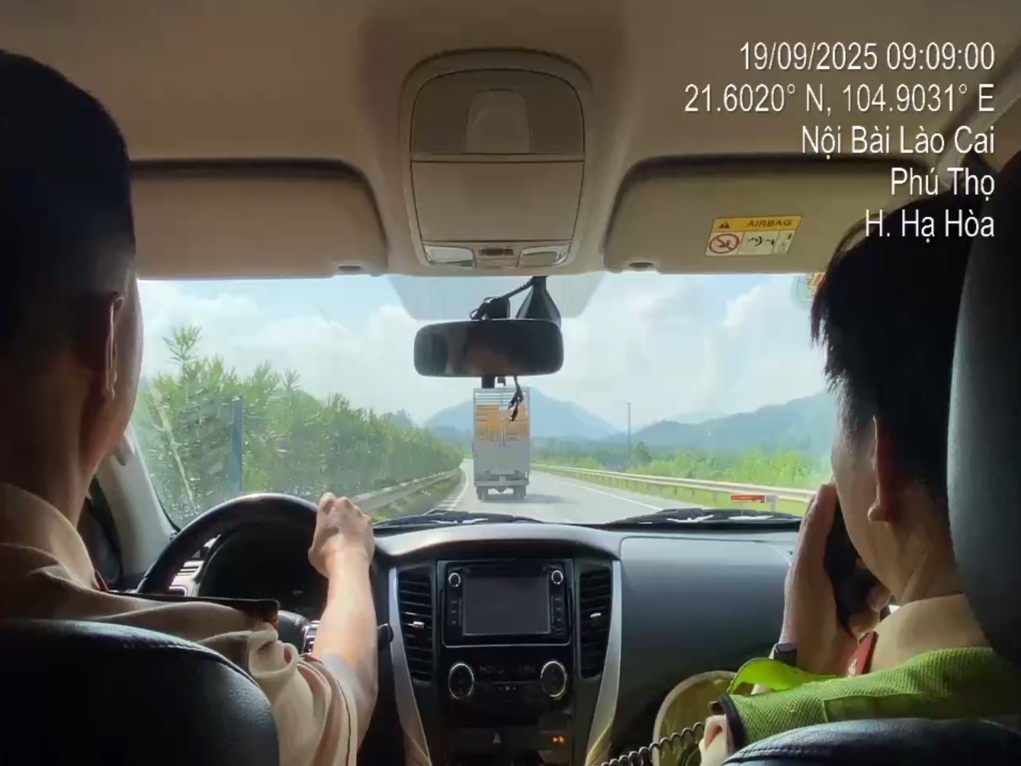 Ngăn chặn hiểm họa tai nạn giao thông trên cao tốc Nội Bài - Lào Cai- Ảnh 1.