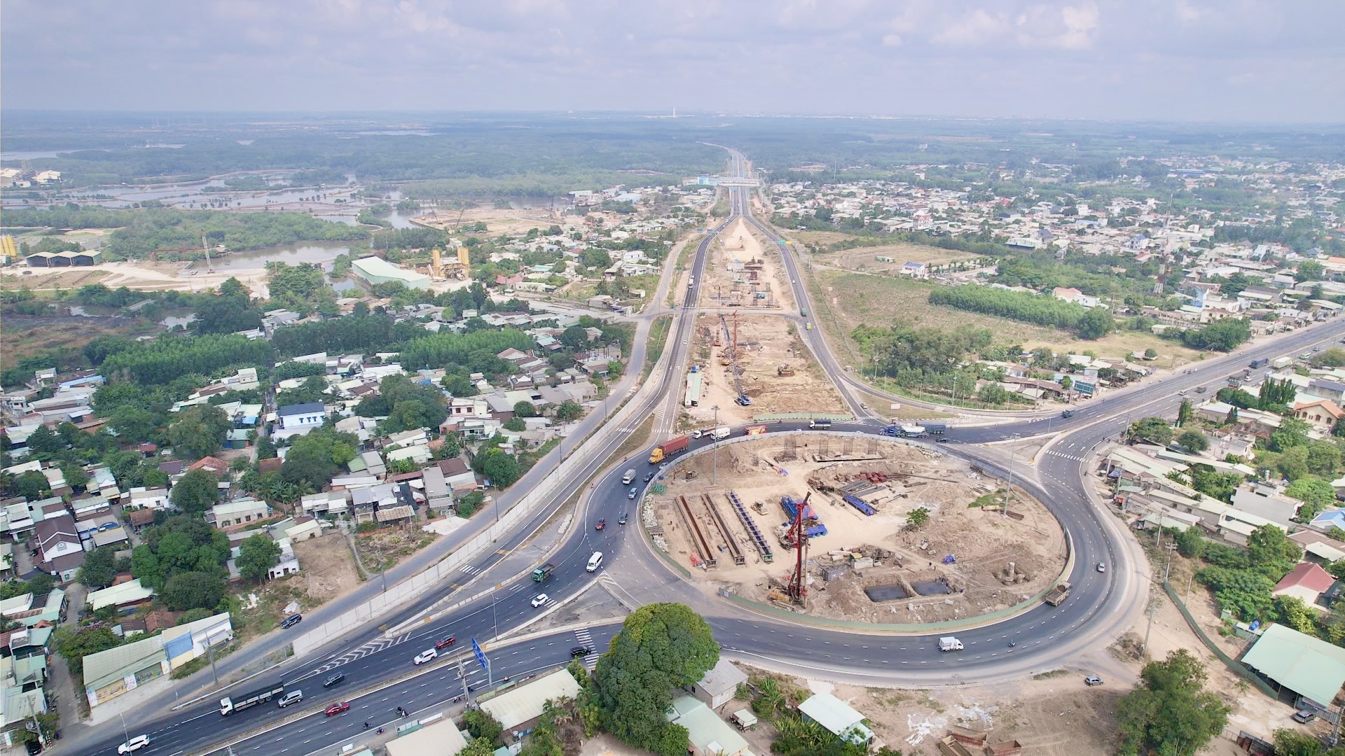 Dứt điểm giải phóng mặt bằng các tuyến kết nối sân bay Long Thành để khai thác đồng bộ- Ảnh 1.