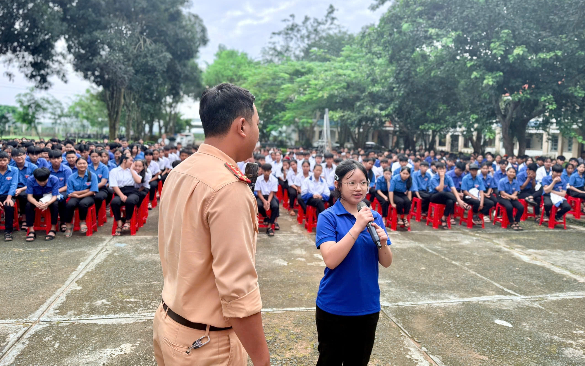 Quảng Ngãi đẩy mạnh tuyên truyền trật tự ATGT đến học sinh- Ảnh 3. Quảng Ngãi đẩy mạnh tuyên truyền trật tự ATGT đến học sinh- Ảnh 3.