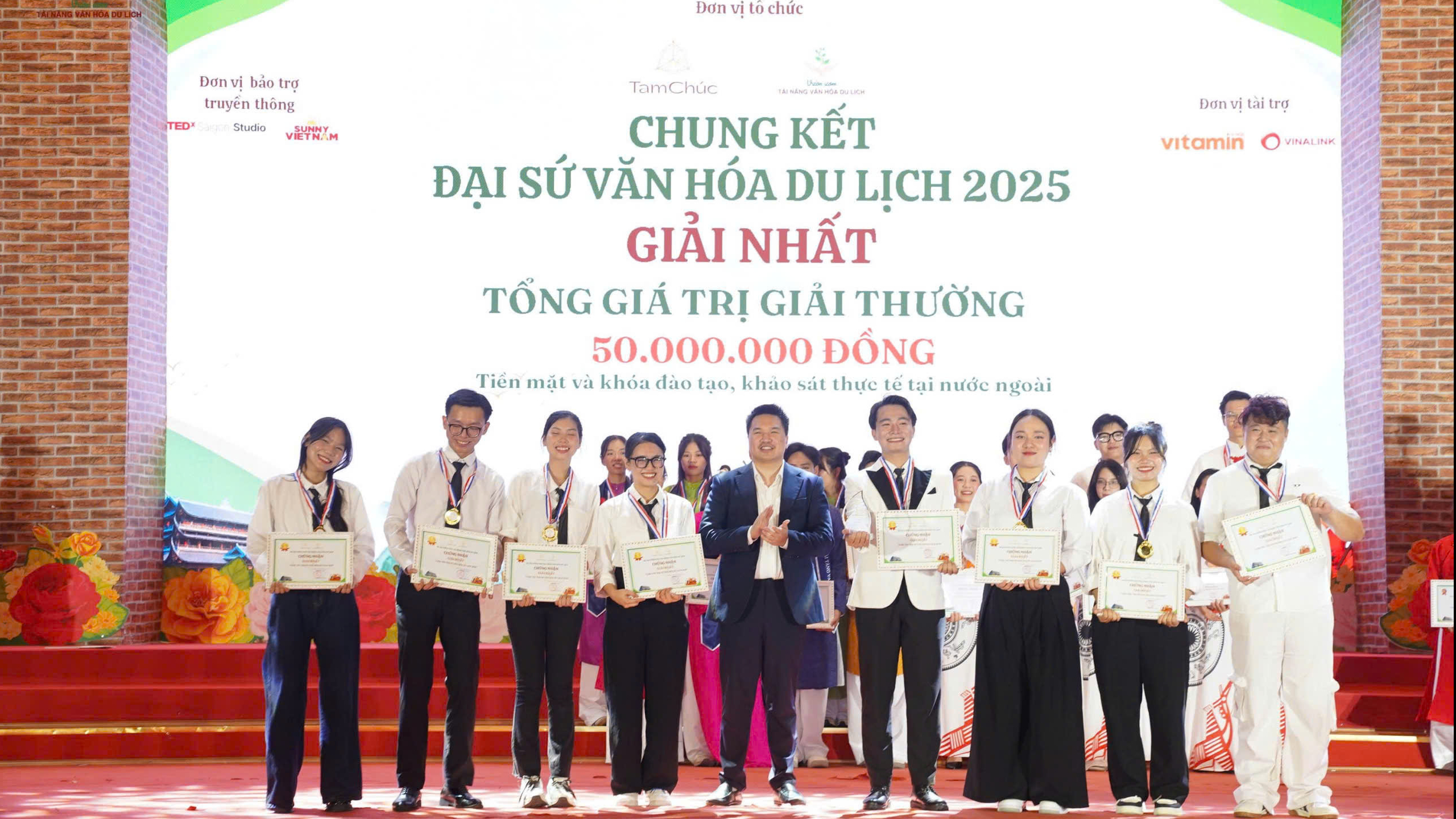 Sinh viên Học viện Hàng không tỏa sáng, giành quán quân Đại sứ Văn hoá Du lịch 2025- Ảnh 1. Sinh viên Học viện Hàng không tỏa sáng, giành quán quân Đại sứ Văn hoá Du lịch 2025- Ảnh 1.