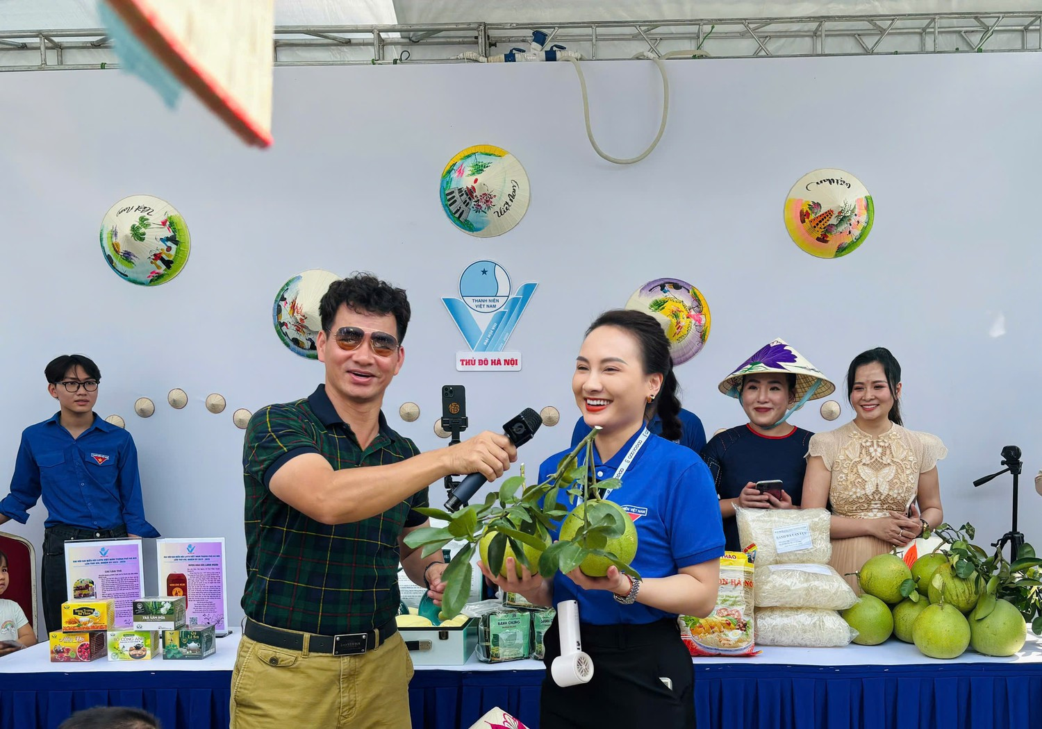 Hà Nội mở “Gian hàng sản phẩm Thủ đô” trên sàn thương mại điện tử- Ảnh 1. Hà Nội mở “Gian hàng sản phẩm Thủ đô” trên sàn thương mại điện tử- Ảnh 1.