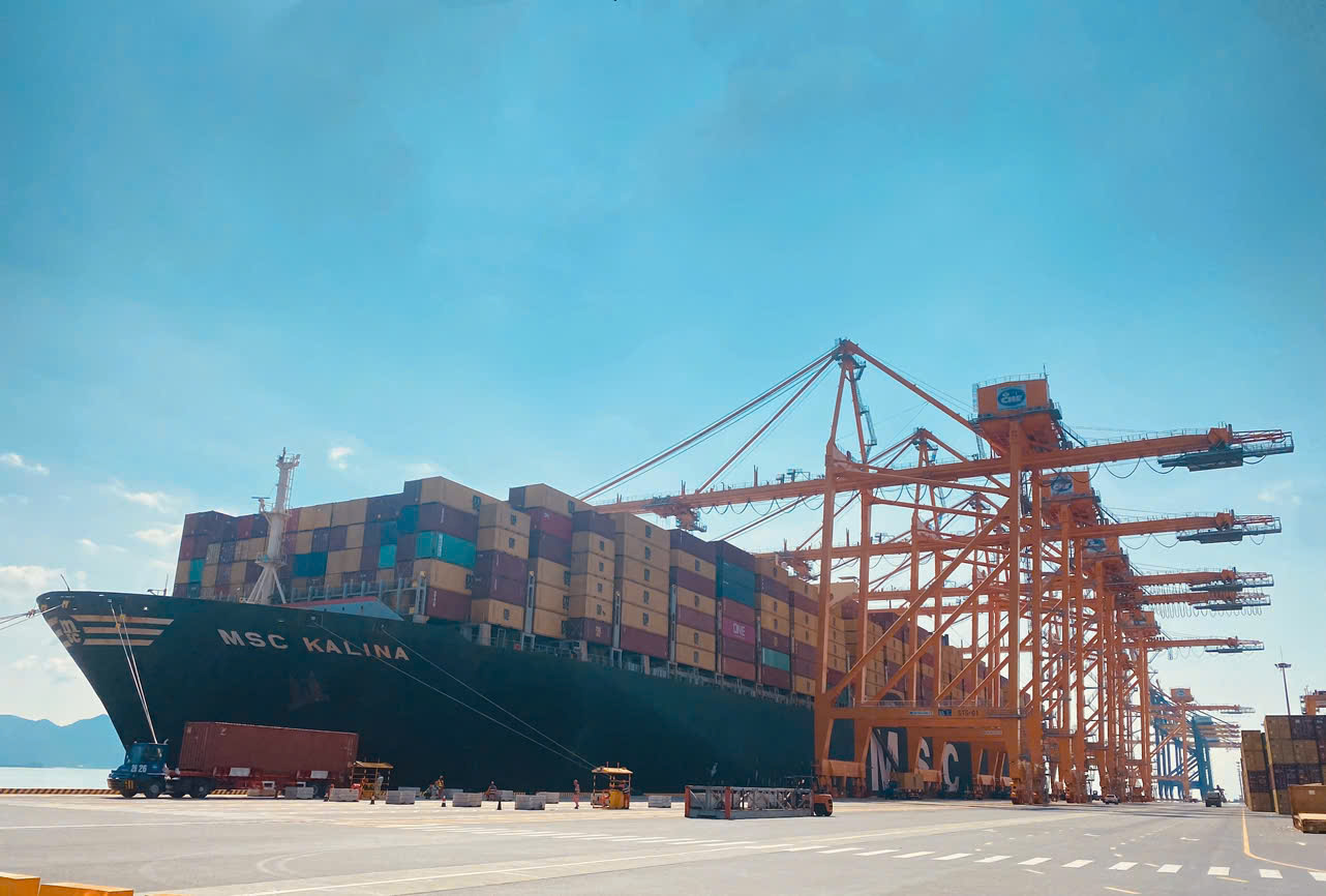Cảng HTIT tại Lạch Huyện đón tàu container tới hơn 162.000 DWT- Ảnh 1.