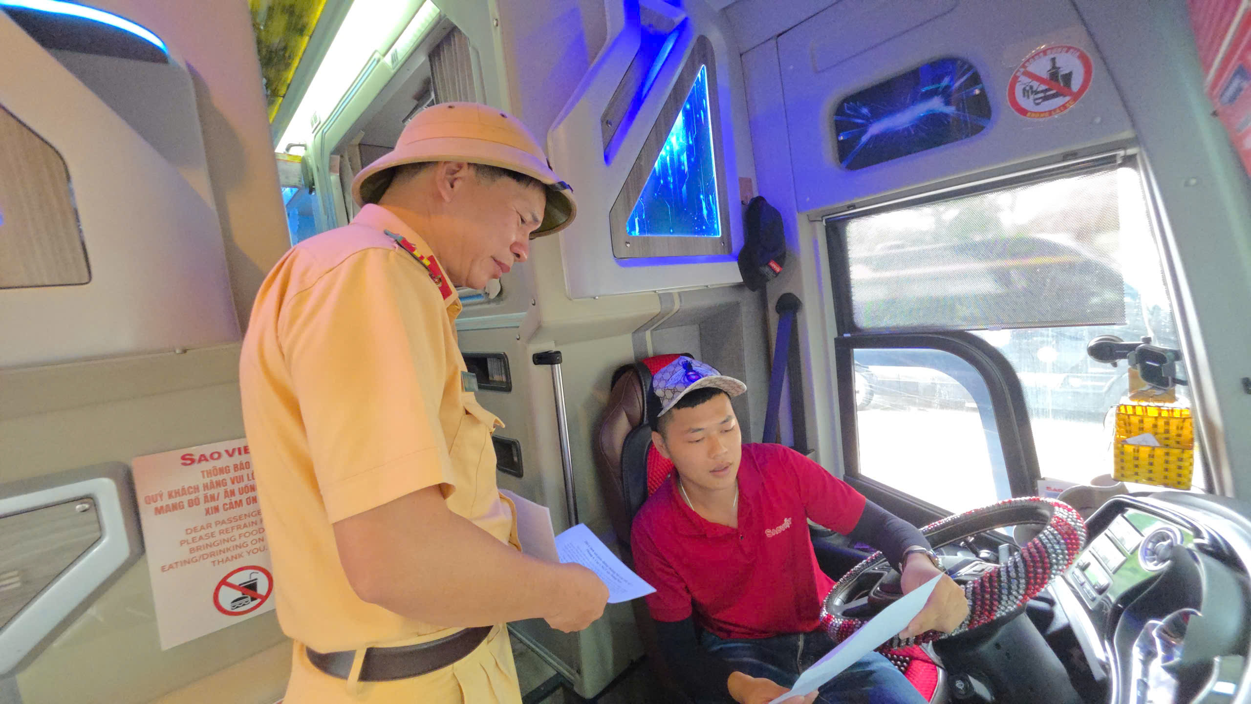 Ngăn chặn hiểm họa tai nạn giao thông trên cao tốc Nội Bài - Lào Cai- Ảnh 2.