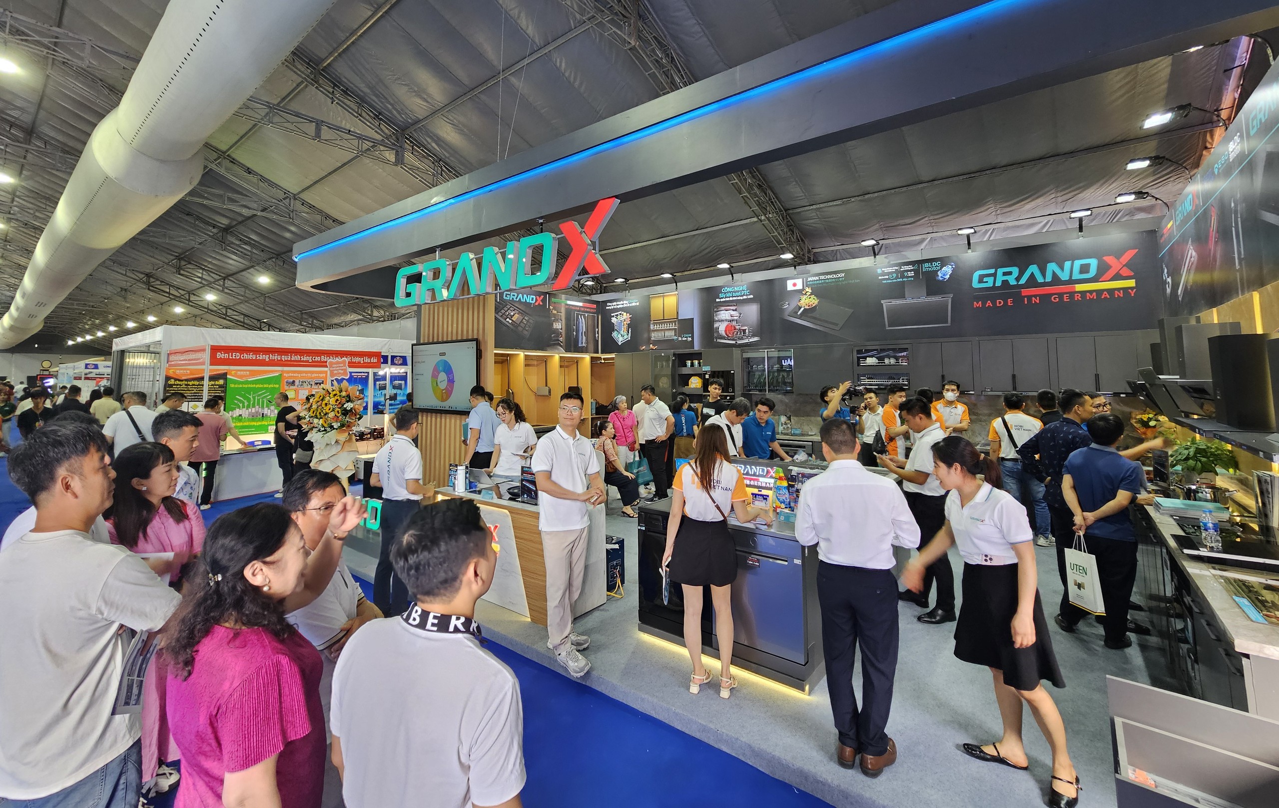 Hơn 1.000 gian hàng góp mặt tại triển lãm Vietbuild Hà Nội 2025- Ảnh 6.