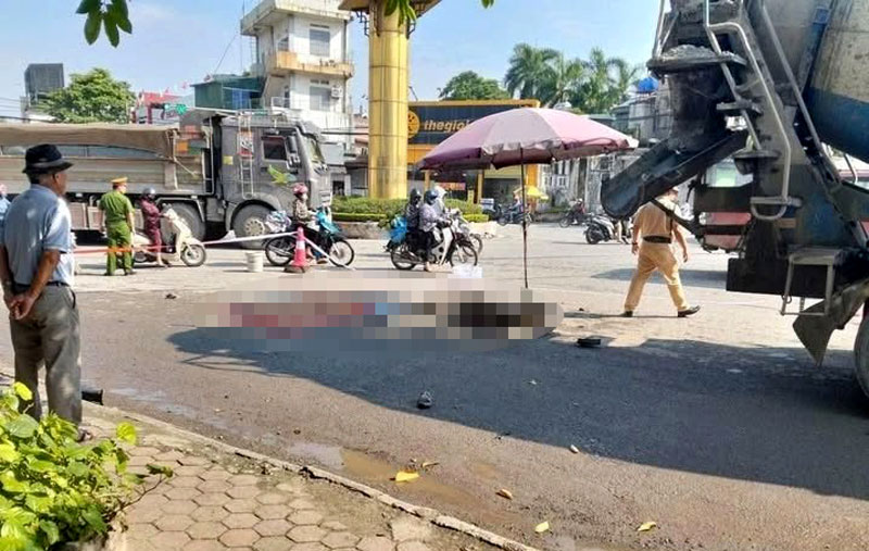 Hiện trường vụ tai nạn ở ngã 5 Tế Tiêu.