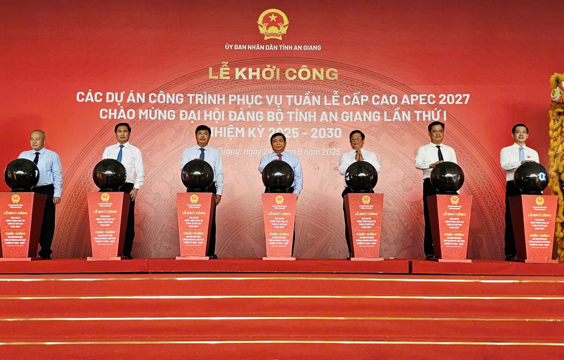 Phó Thủ tướng Nguyễn Chí Dũng dự lễ khởi công 10 dự án hạ tầng APEC 2027 tại Phú Quốc- Ảnh 1.